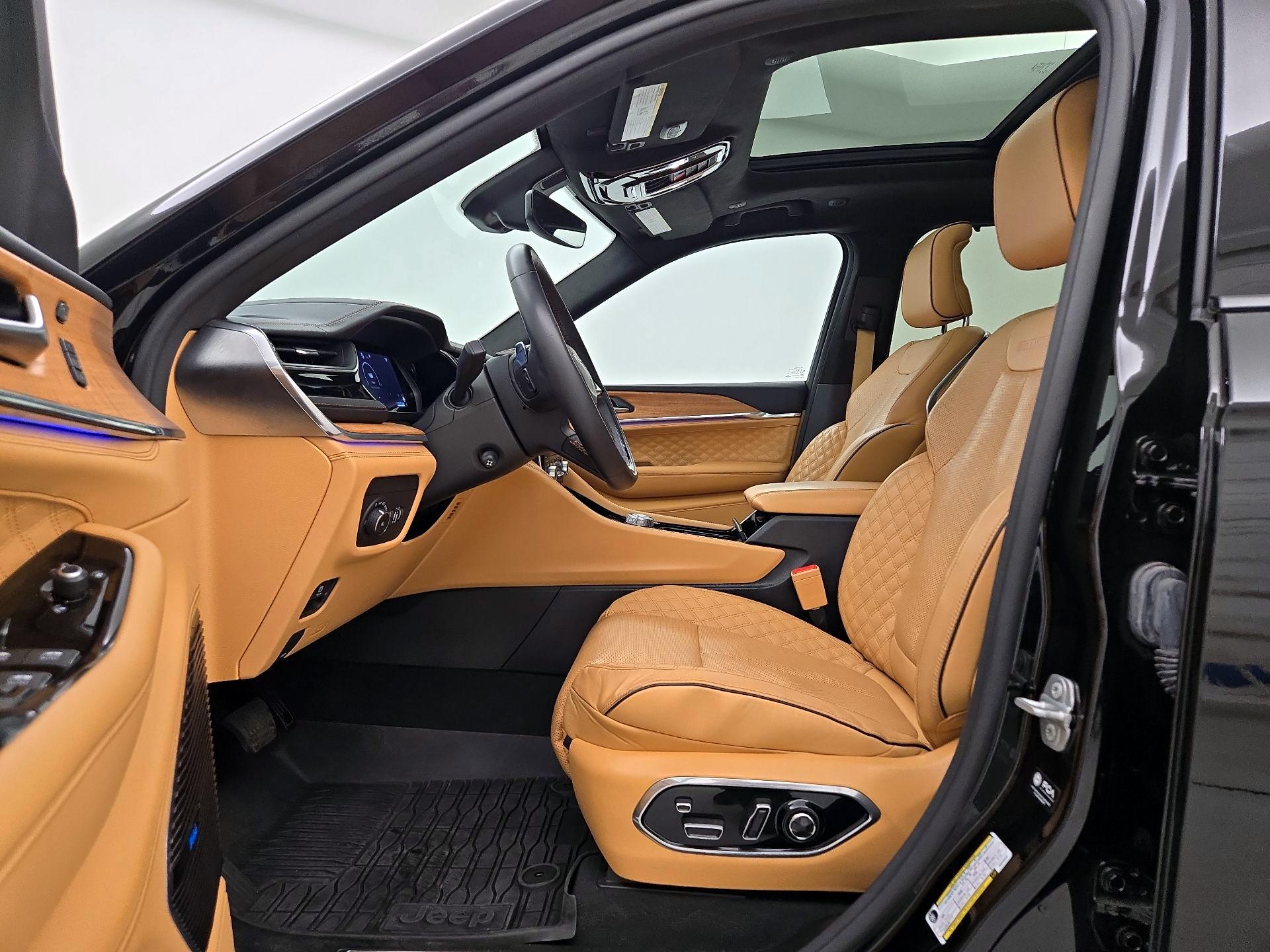 Thumbnail: 2022 Jeep Grand Cherokee - 11