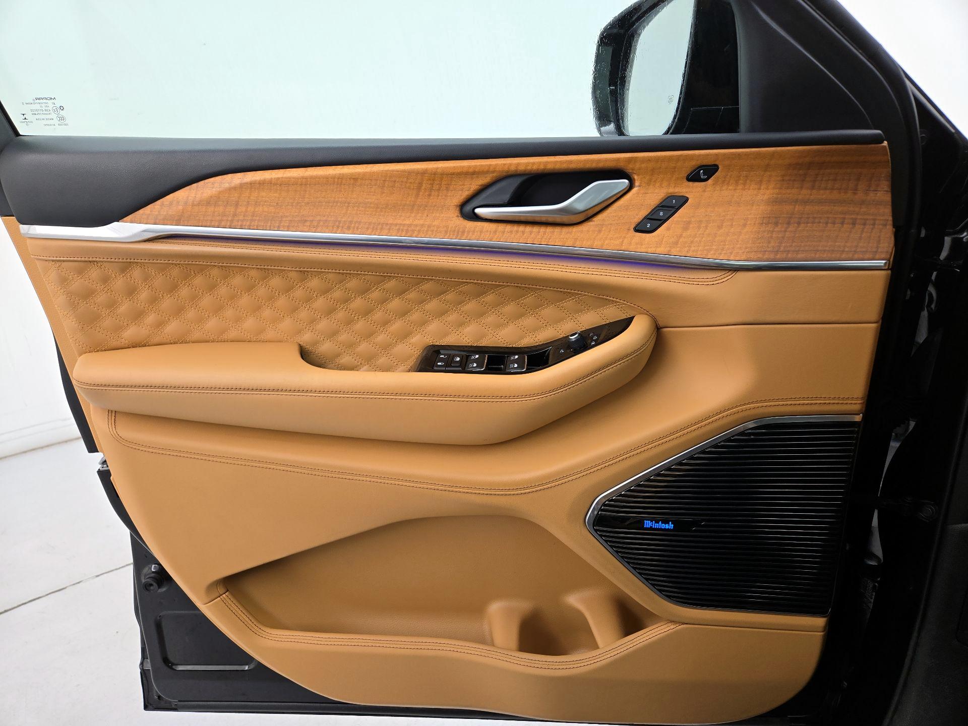 Thumbnail: 2022 Jeep Grand Cherokee - 12