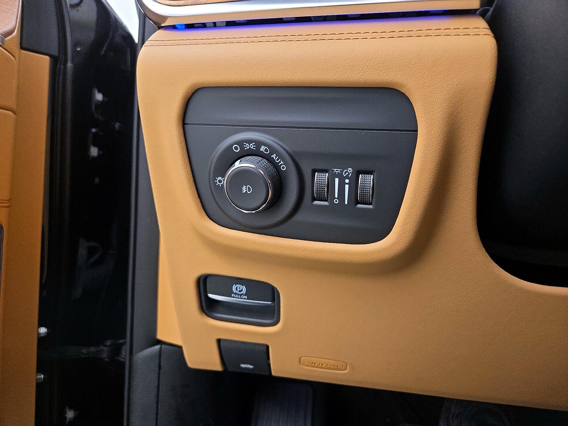 Thumbnail: 2022 Jeep Grand Cherokee - 13