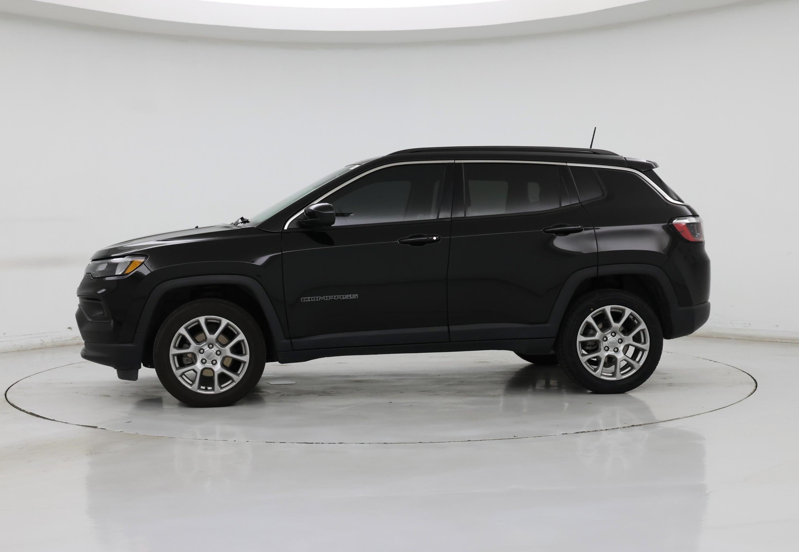 Thumbnail: 2022 Jeep Compass - 3