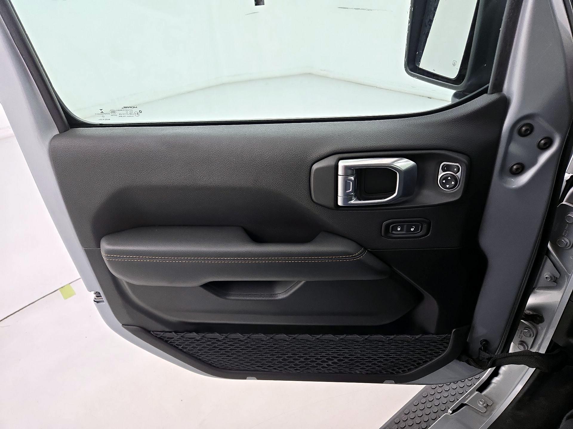 Thumbnail: 2022 Jeep Wrangler - 12