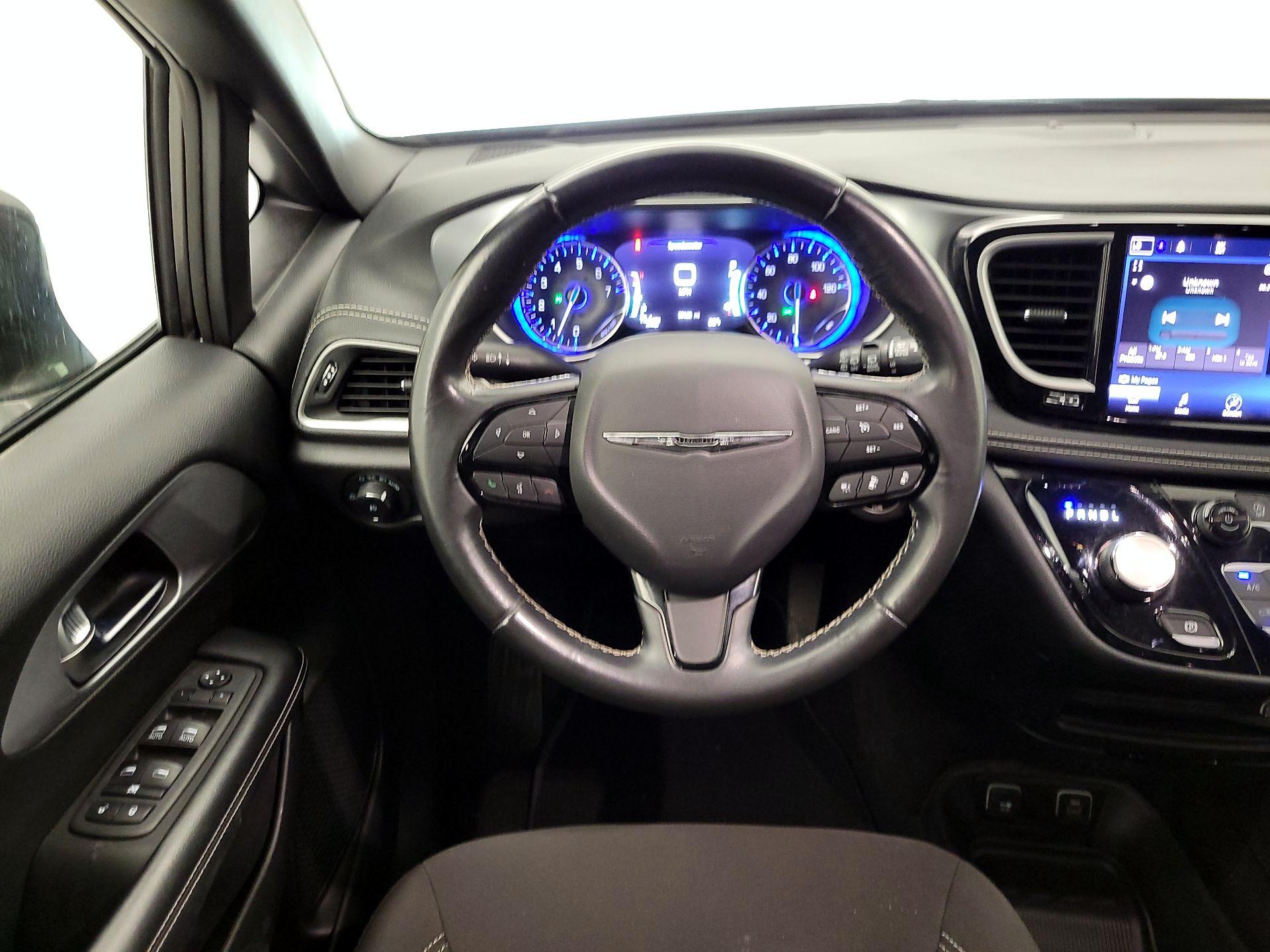 Thumbnail: 2021 Chrysler Pacifica - 10