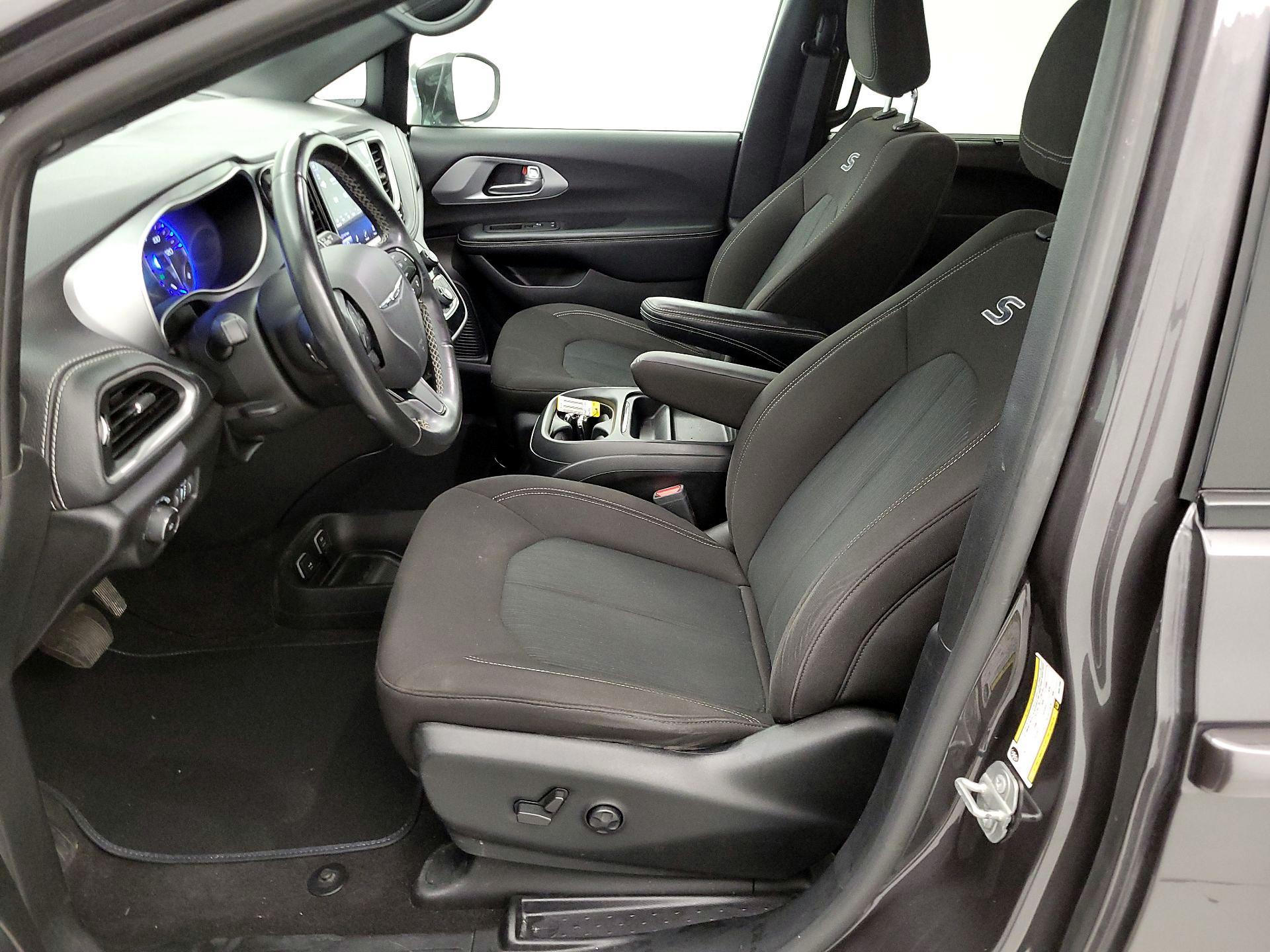Thumbnail: 2021 Chrysler Pacifica - 11