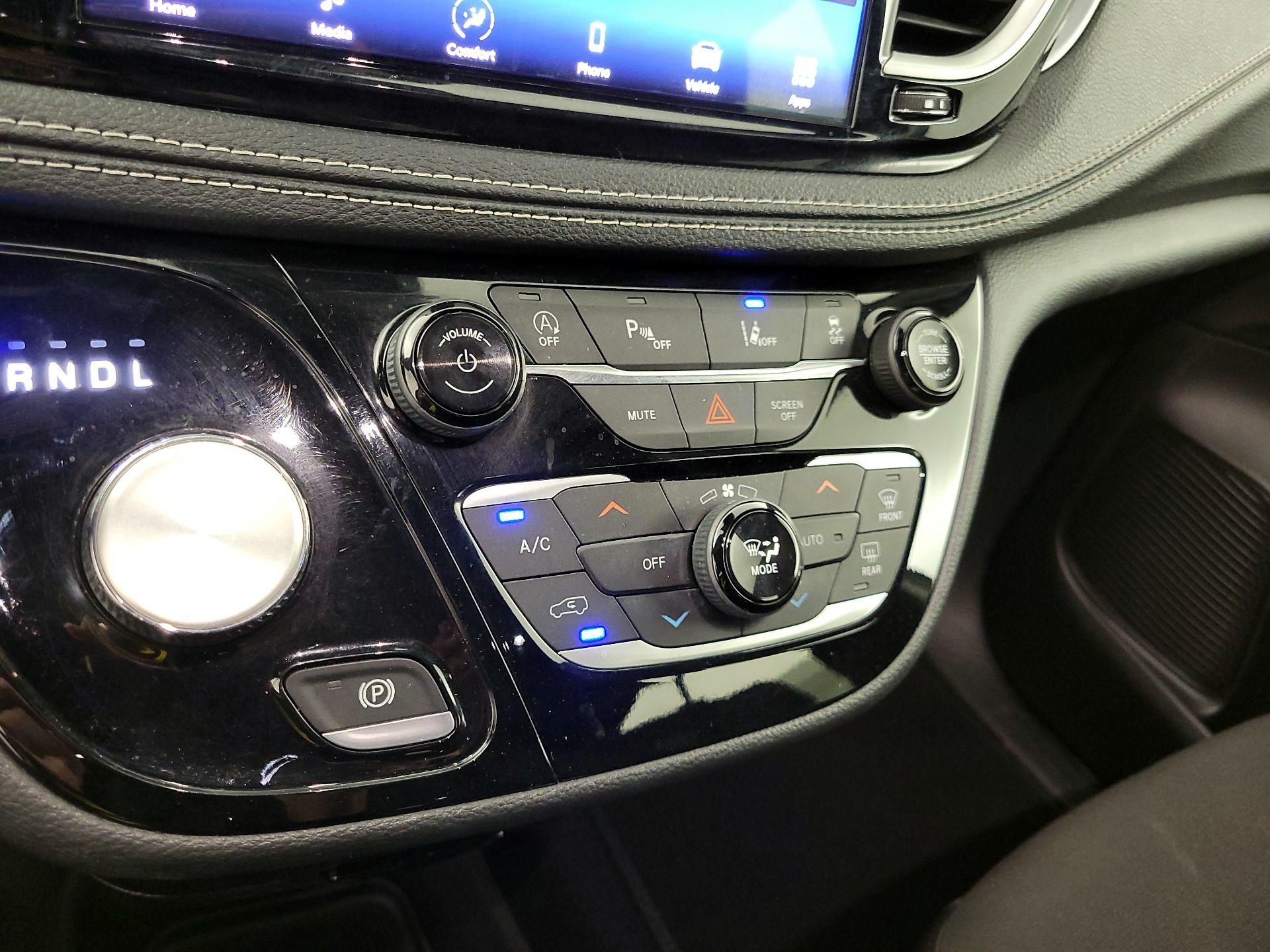 Thumbnail: 2021 Chrysler Pacifica - 16