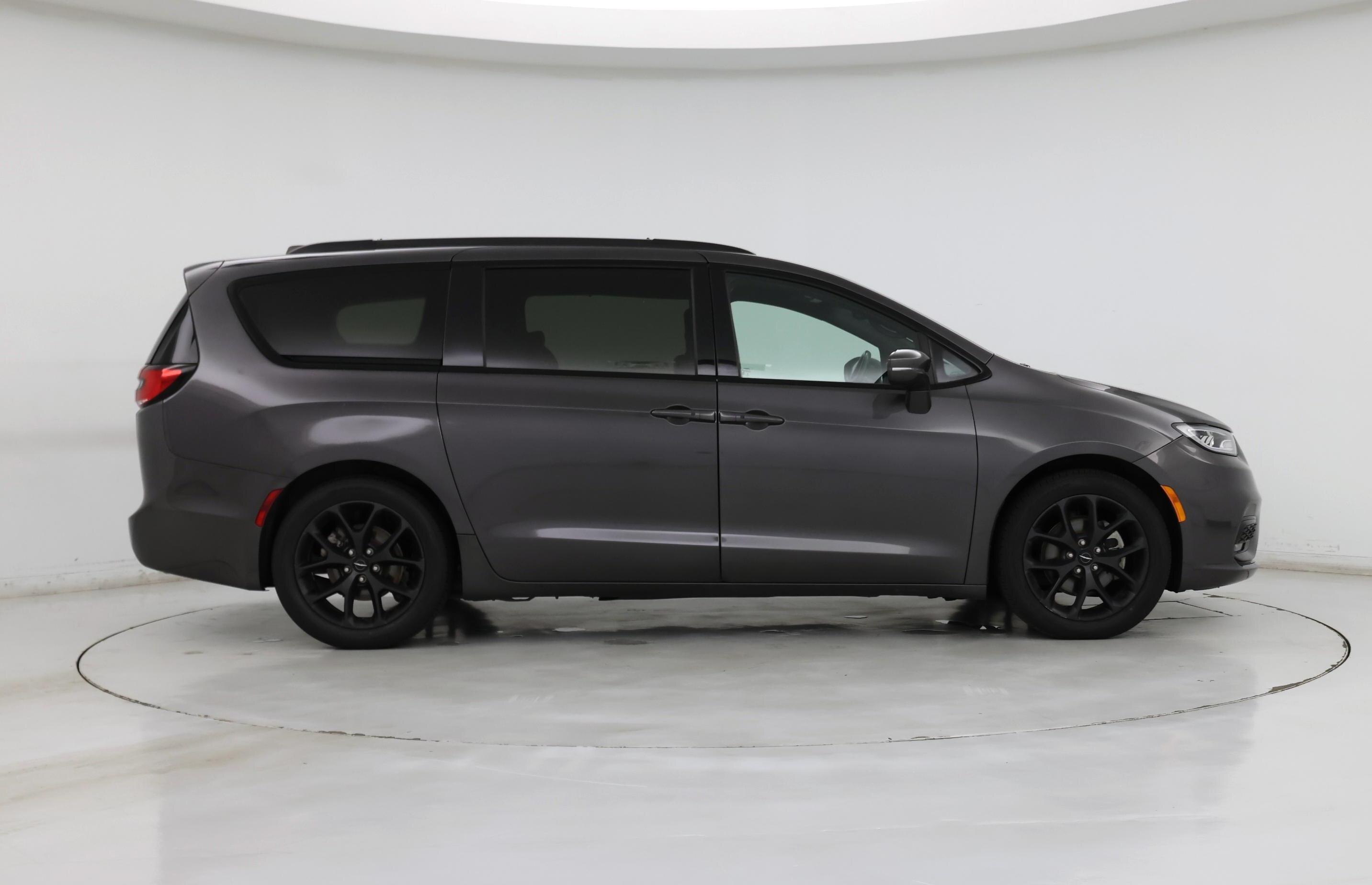 Thumbnail: 2021 Chrysler Pacifica - 7