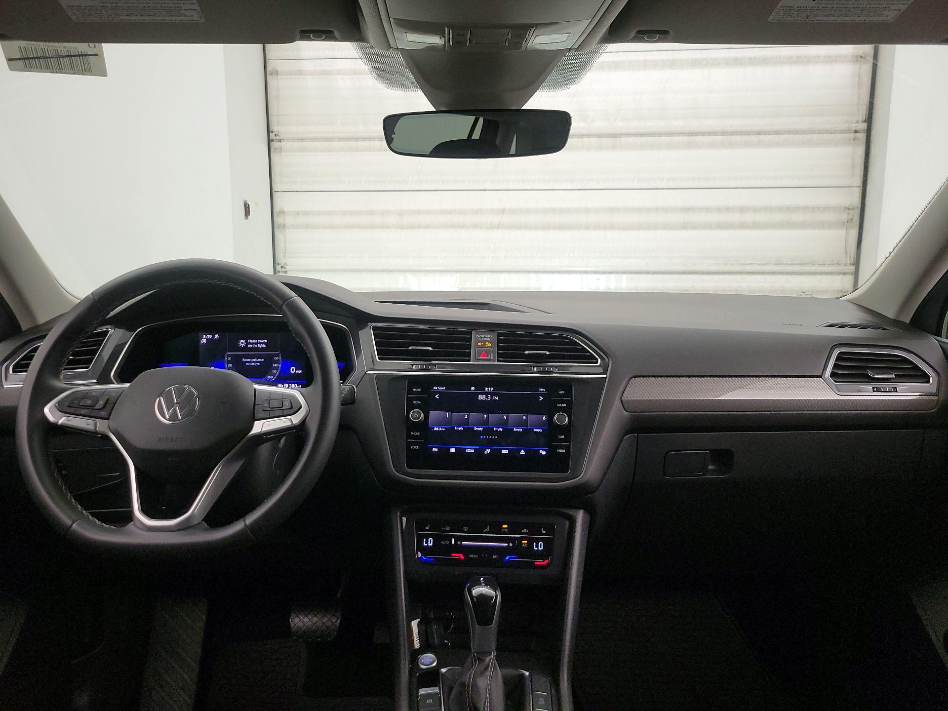 Thumbnail: 2022 Volkswagen Tiguan - 9