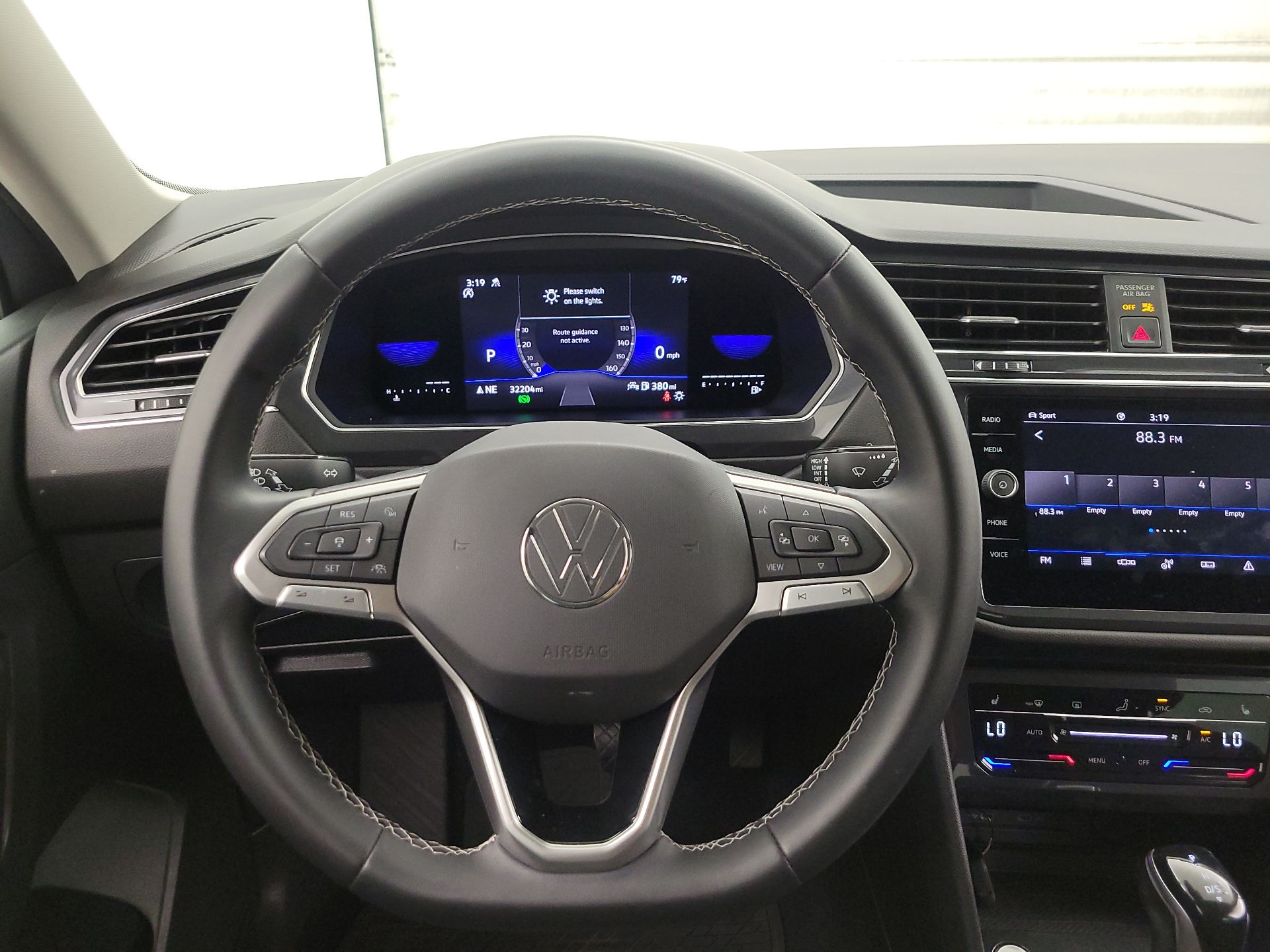 Thumbnail: 2022 Volkswagen Tiguan - 10