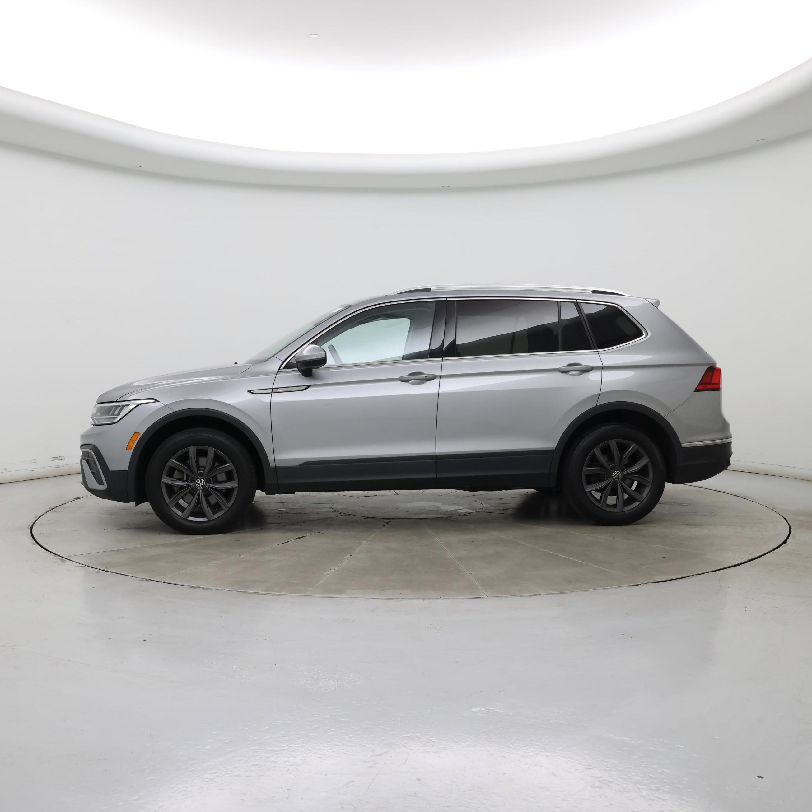 Thumbnail: 2022 Volkswagen Tiguan - 3