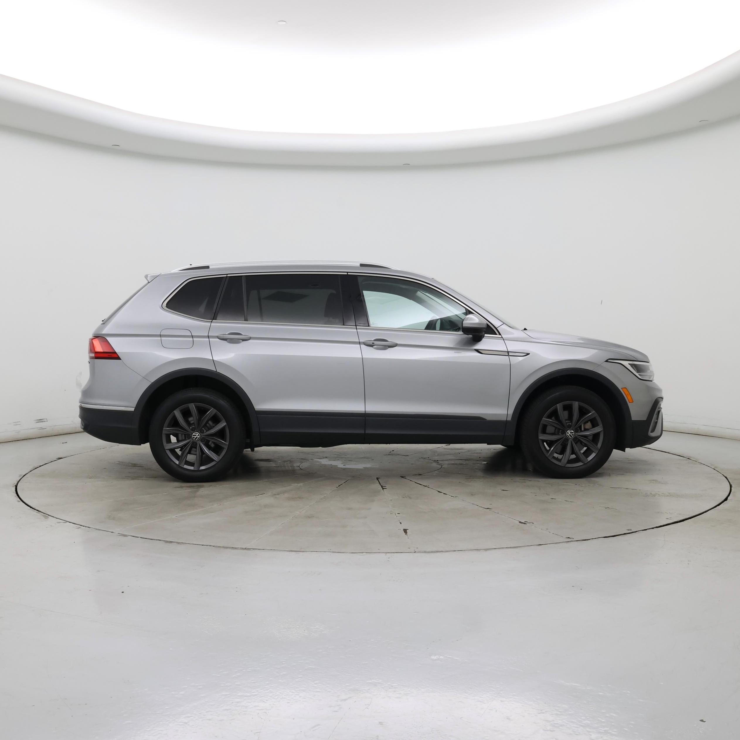 Thumbnail: 2022 Volkswagen Tiguan - 7