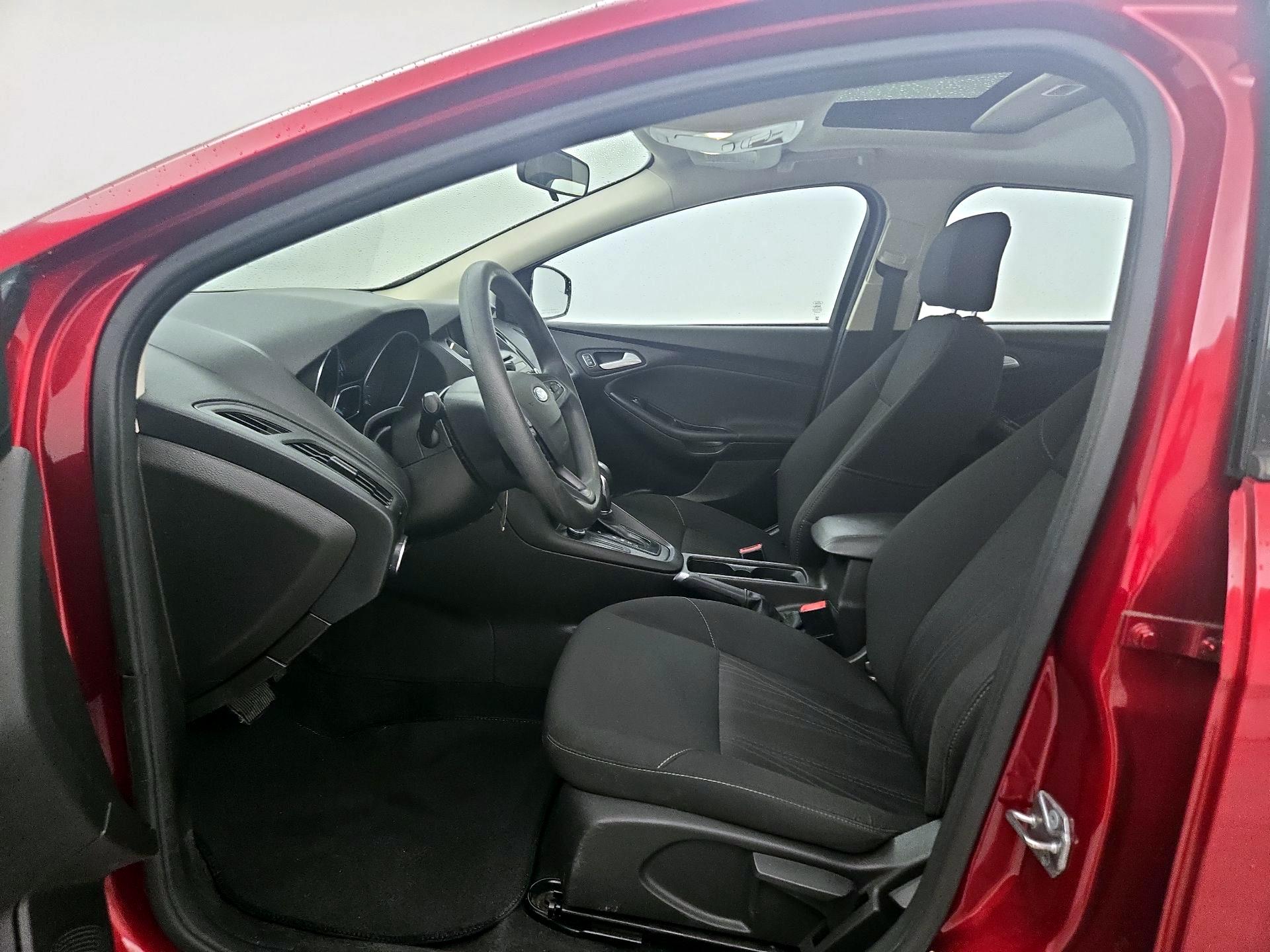 Thumbnail: 2016 Ford Focus - 11