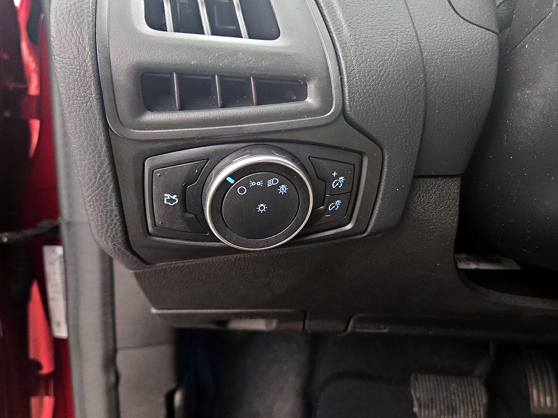 Thumbnail: 2016 Ford Focus - 13