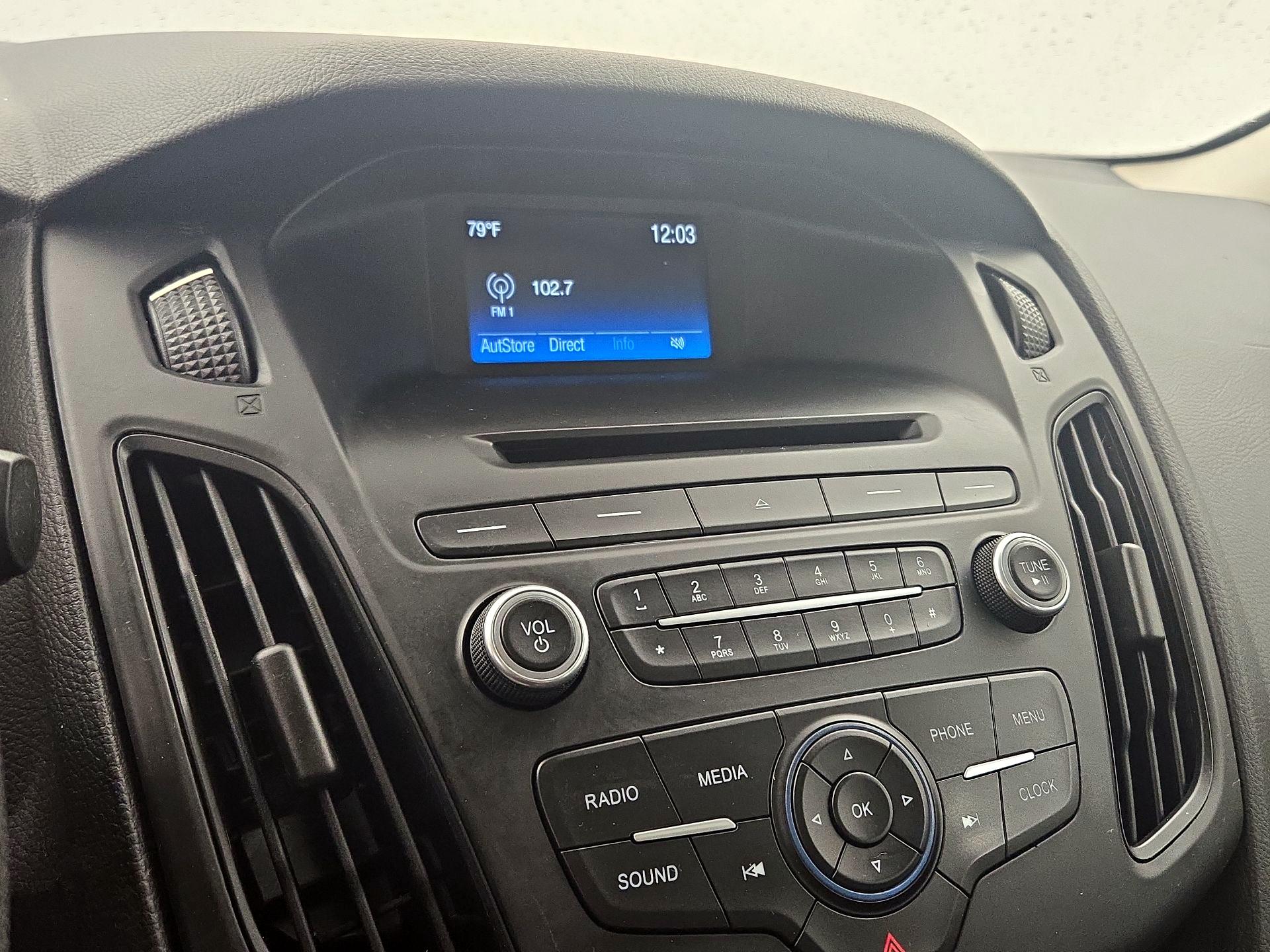 Thumbnail: 2016 Ford Focus - 15