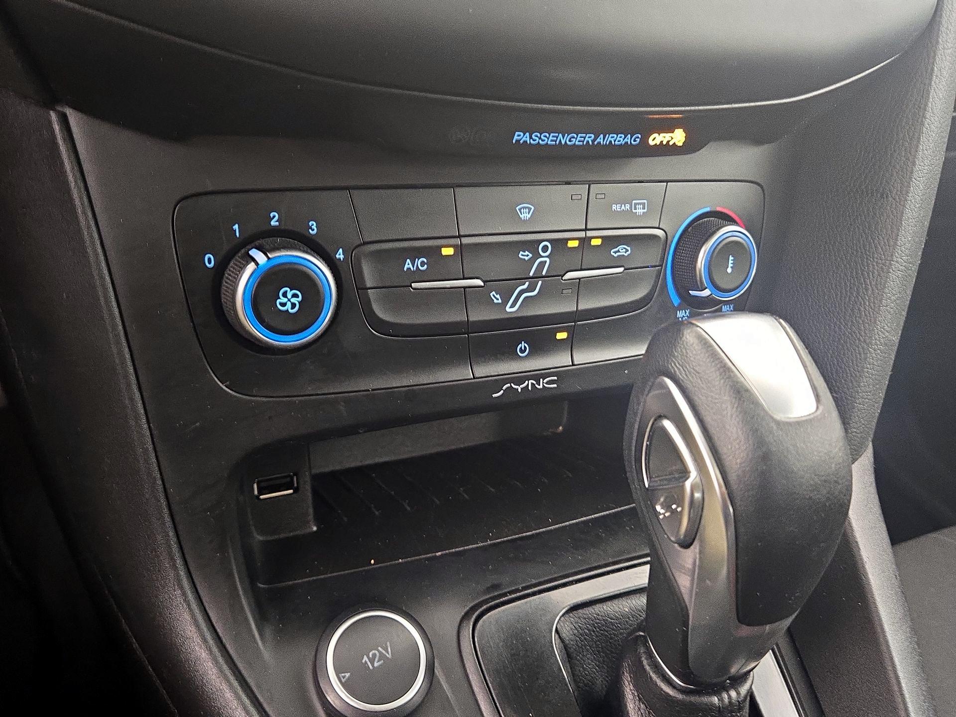 Thumbnail: 2016 Ford Focus - 16