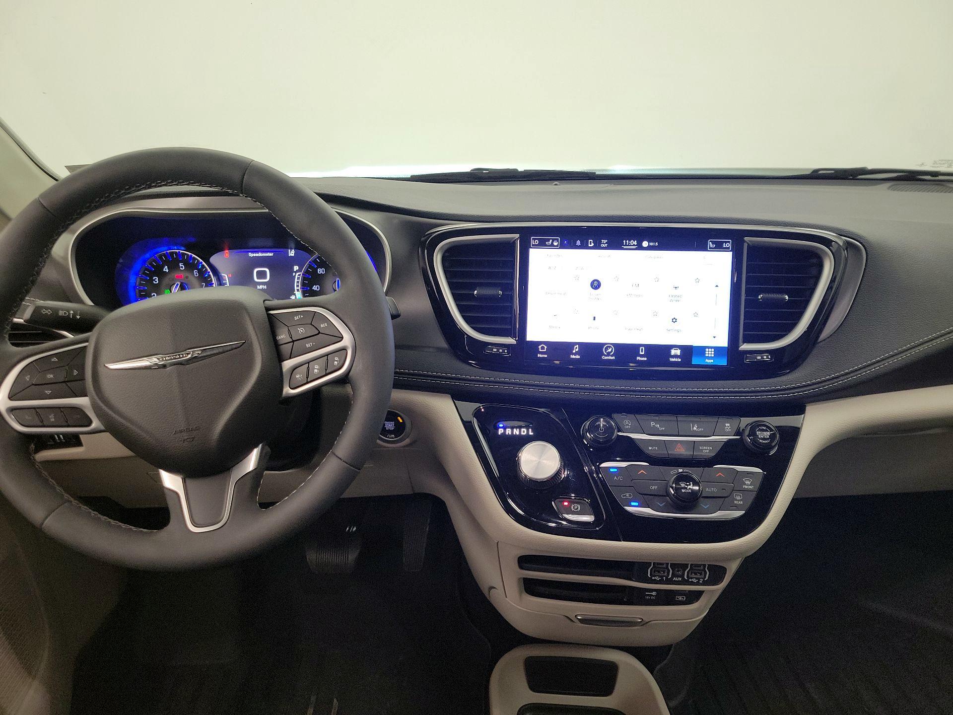 Thumbnail: 2022 Chrysler Pacifica - 9