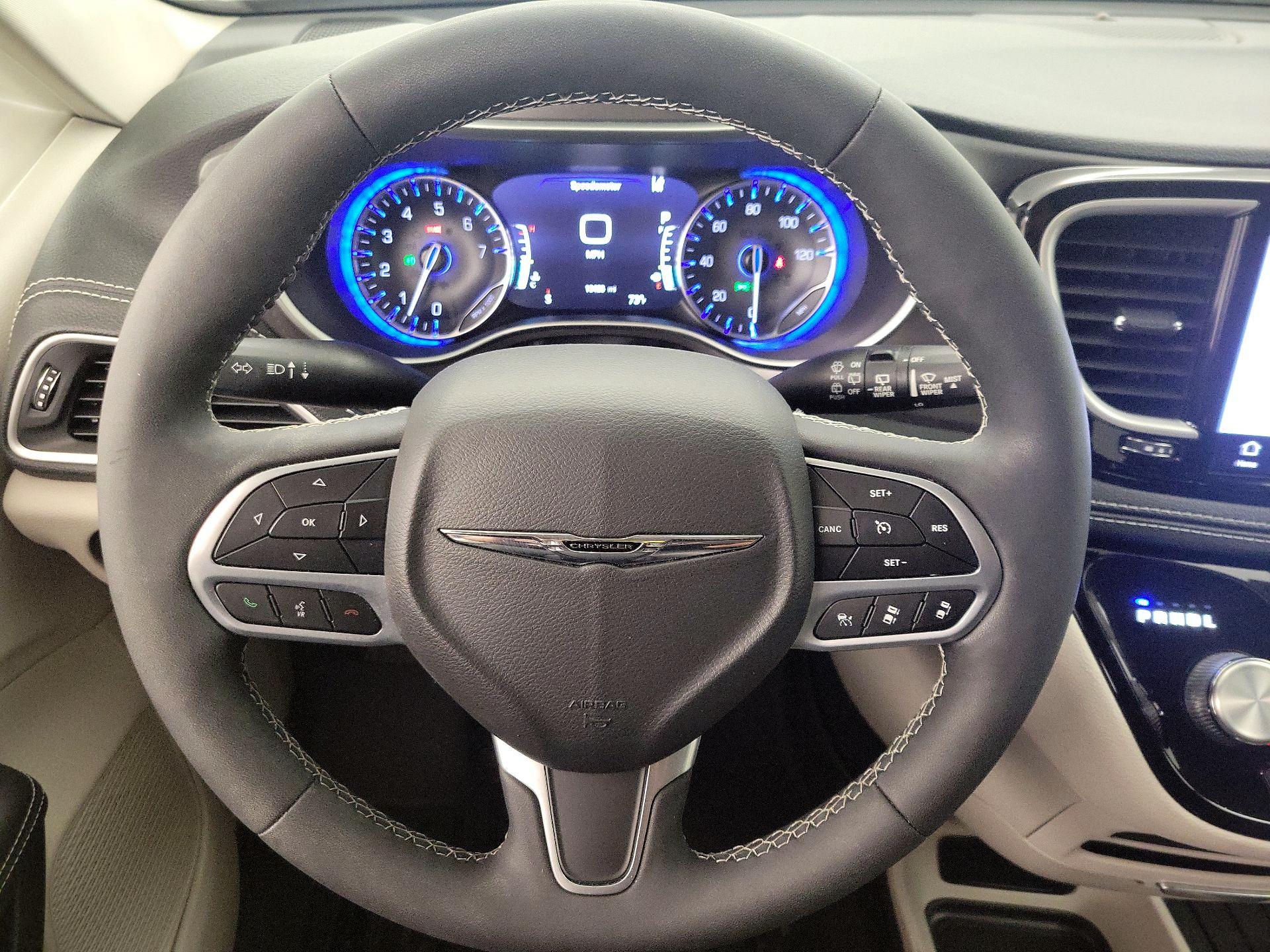 Thumbnail: 2022 Chrysler Pacifica - 10