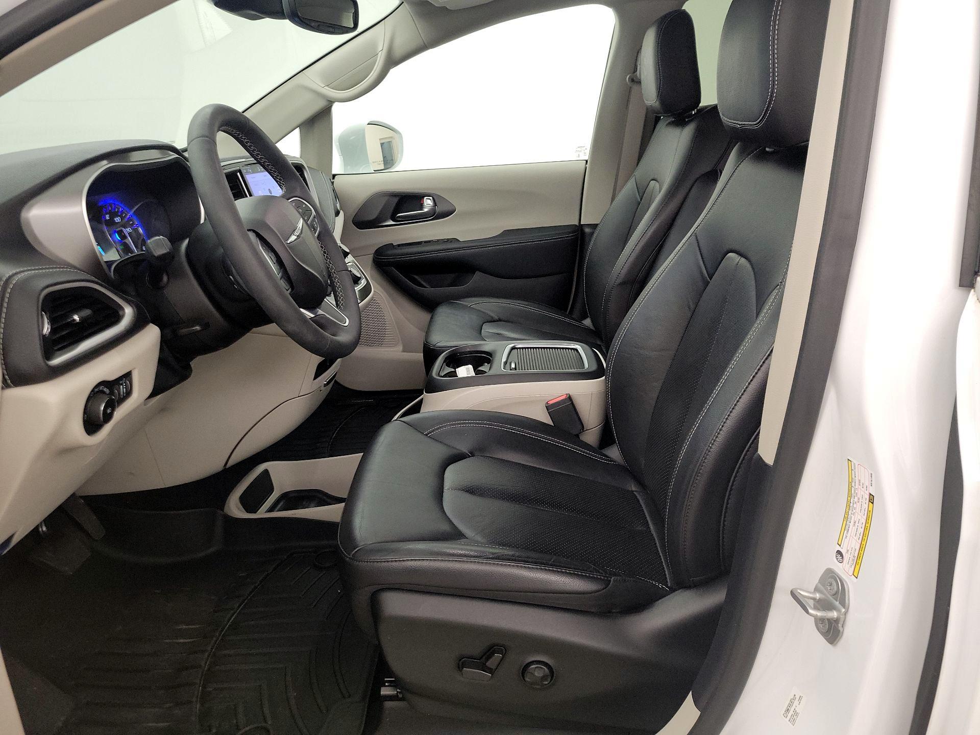 Thumbnail: 2022 Chrysler Pacifica - 11