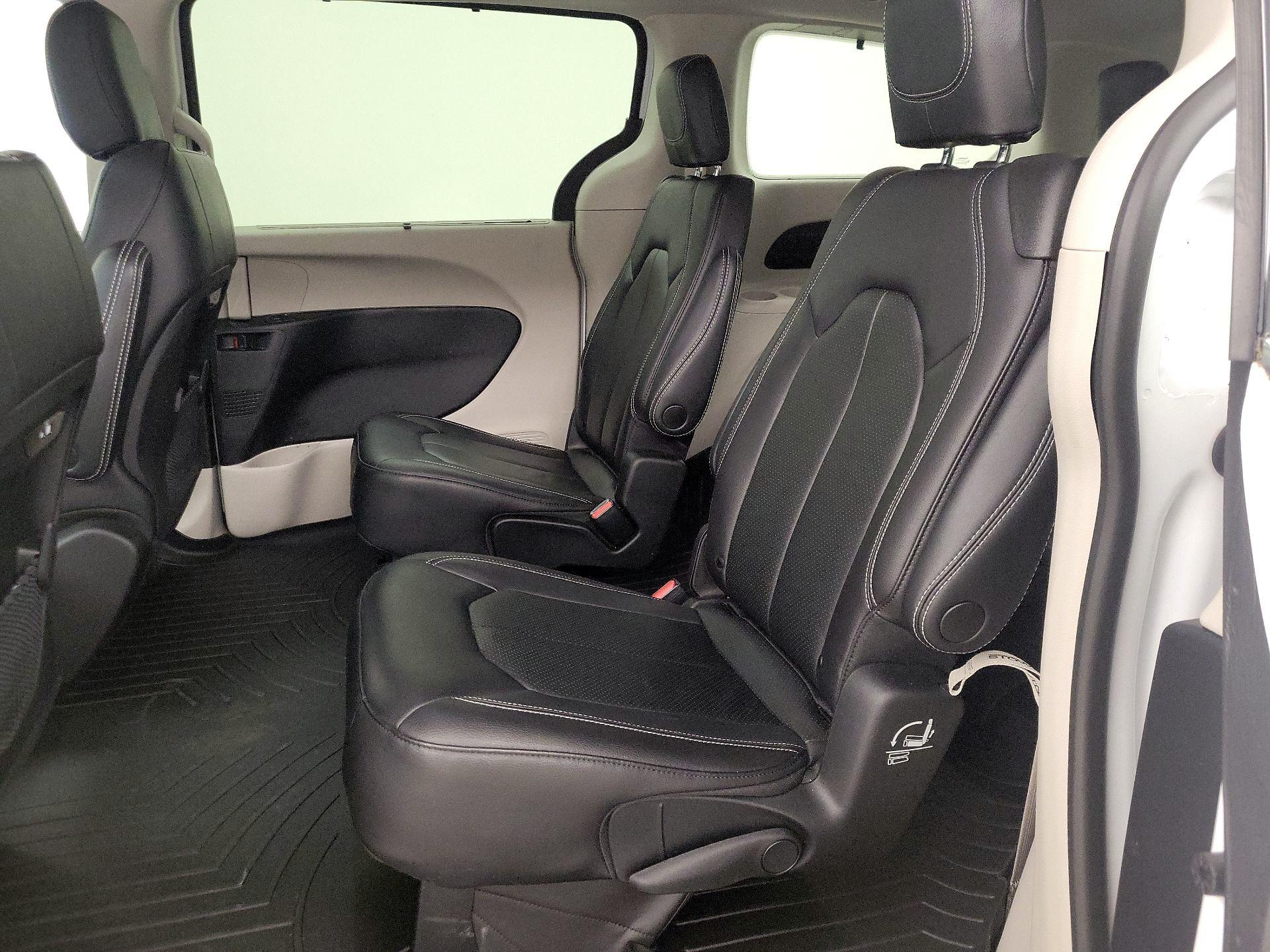 Thumbnail: 2022 Chrysler Pacifica - 19