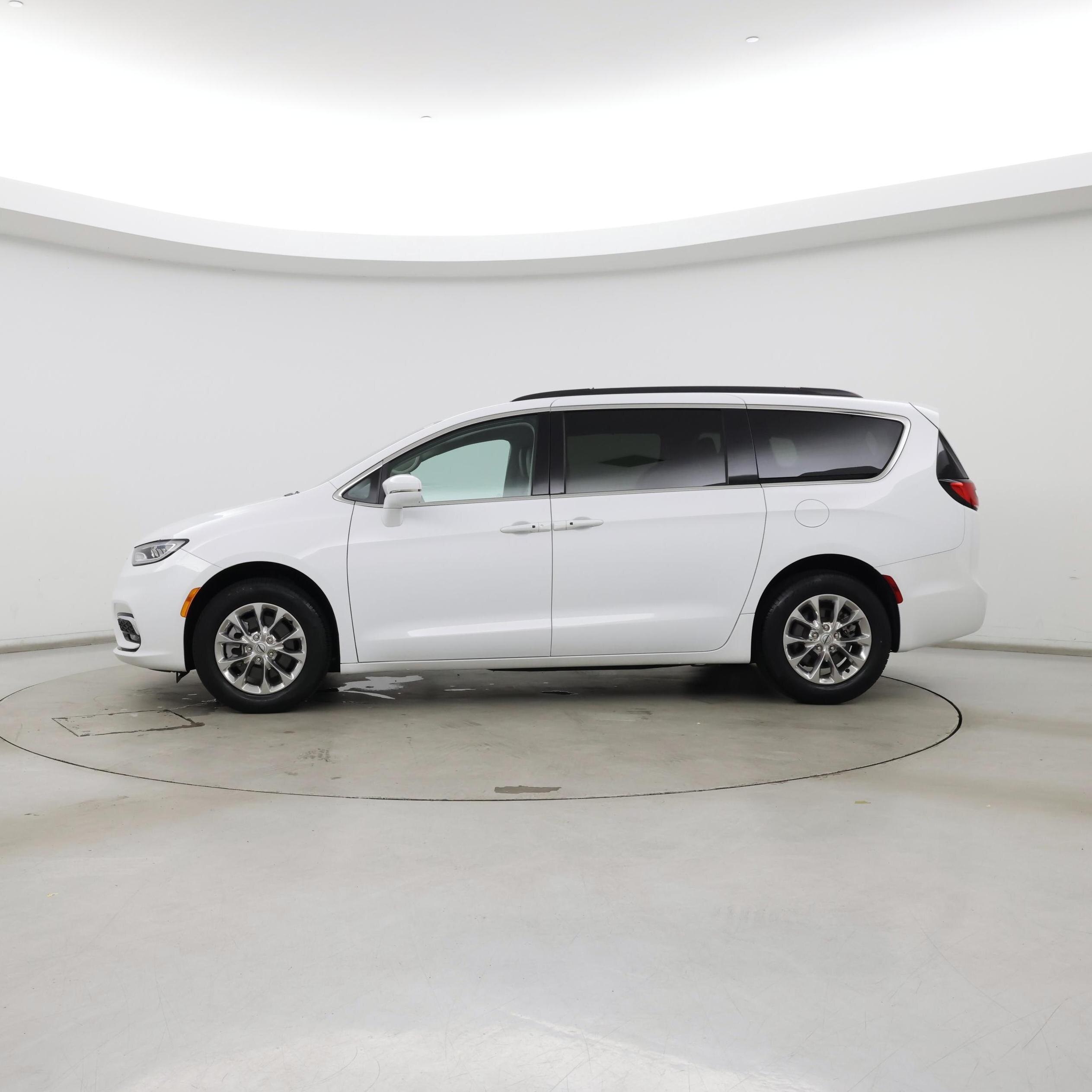 Thumbnail: 2022 Chrysler Pacifica - 3