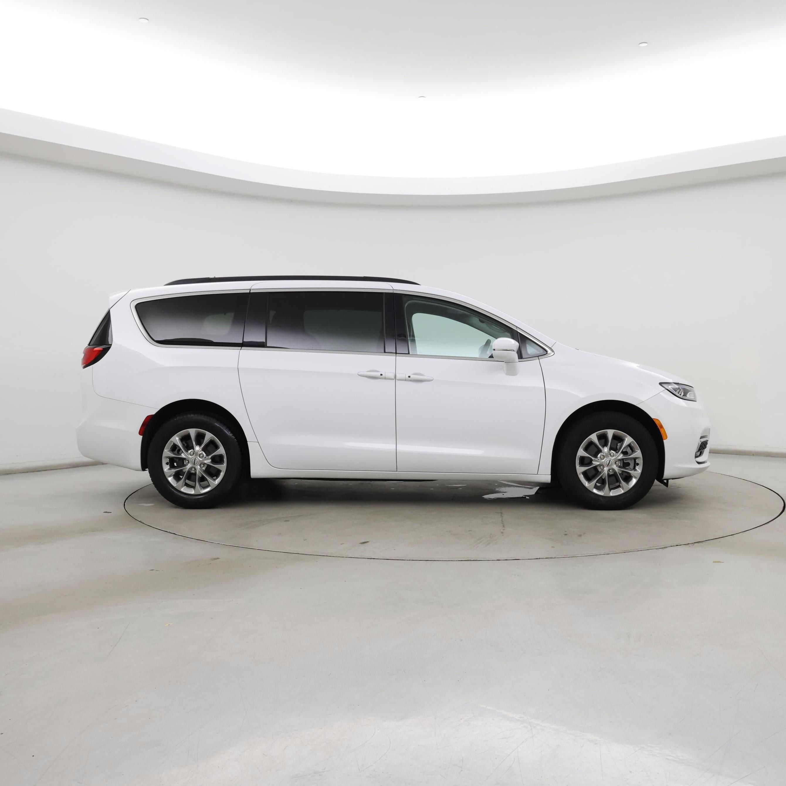 Thumbnail: 2022 Chrysler Pacifica - 7