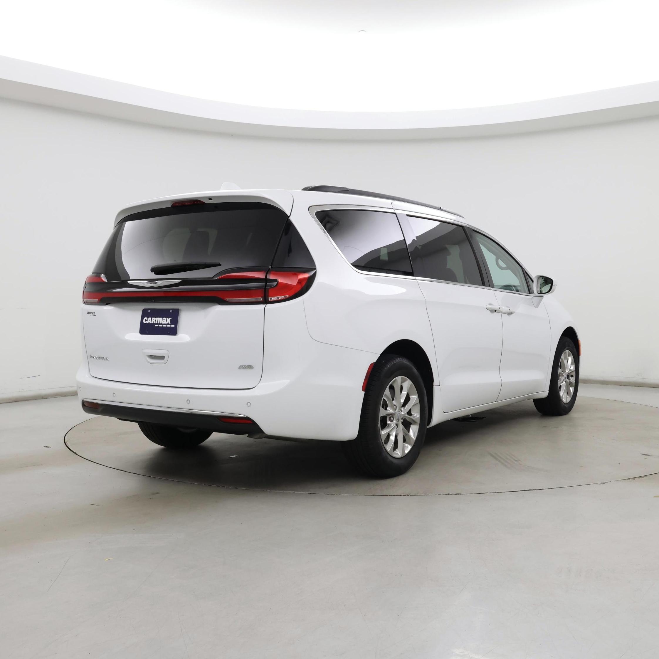 Thumbnail: 2022 Chrysler Pacifica - 8