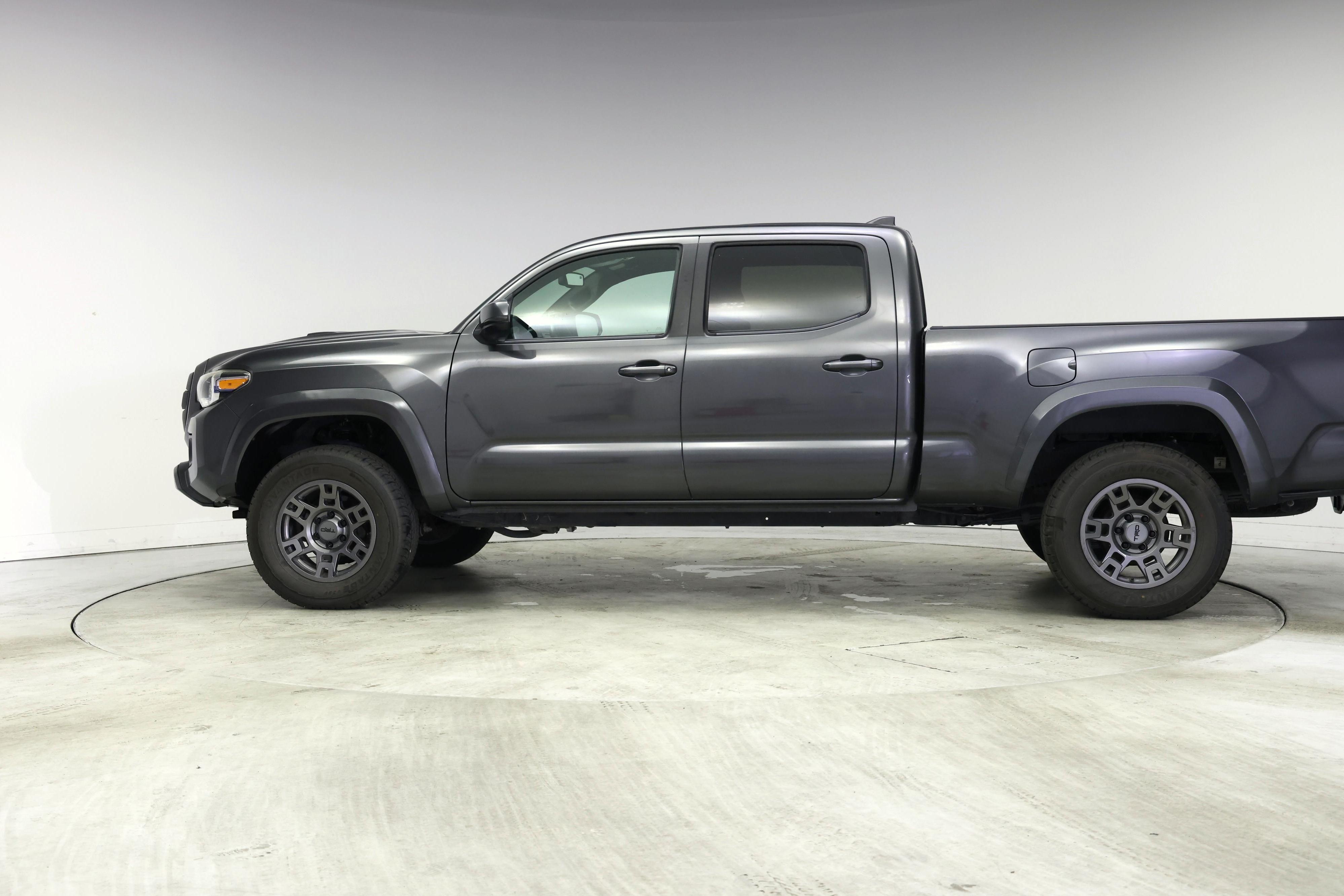 Thumbnail: 2017 Toyota Tacoma - 3