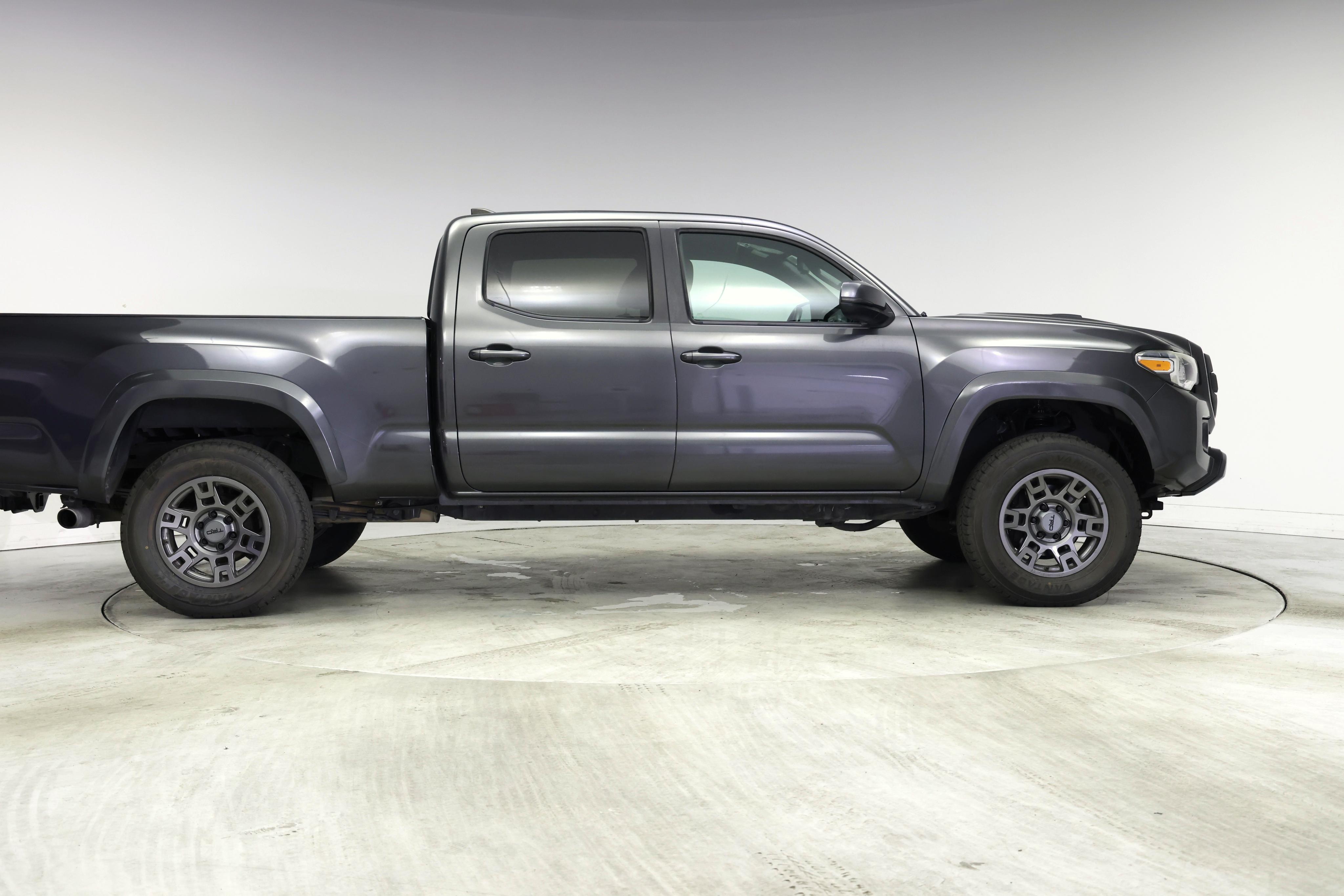 Thumbnail: 2017 Toyota Tacoma - 7