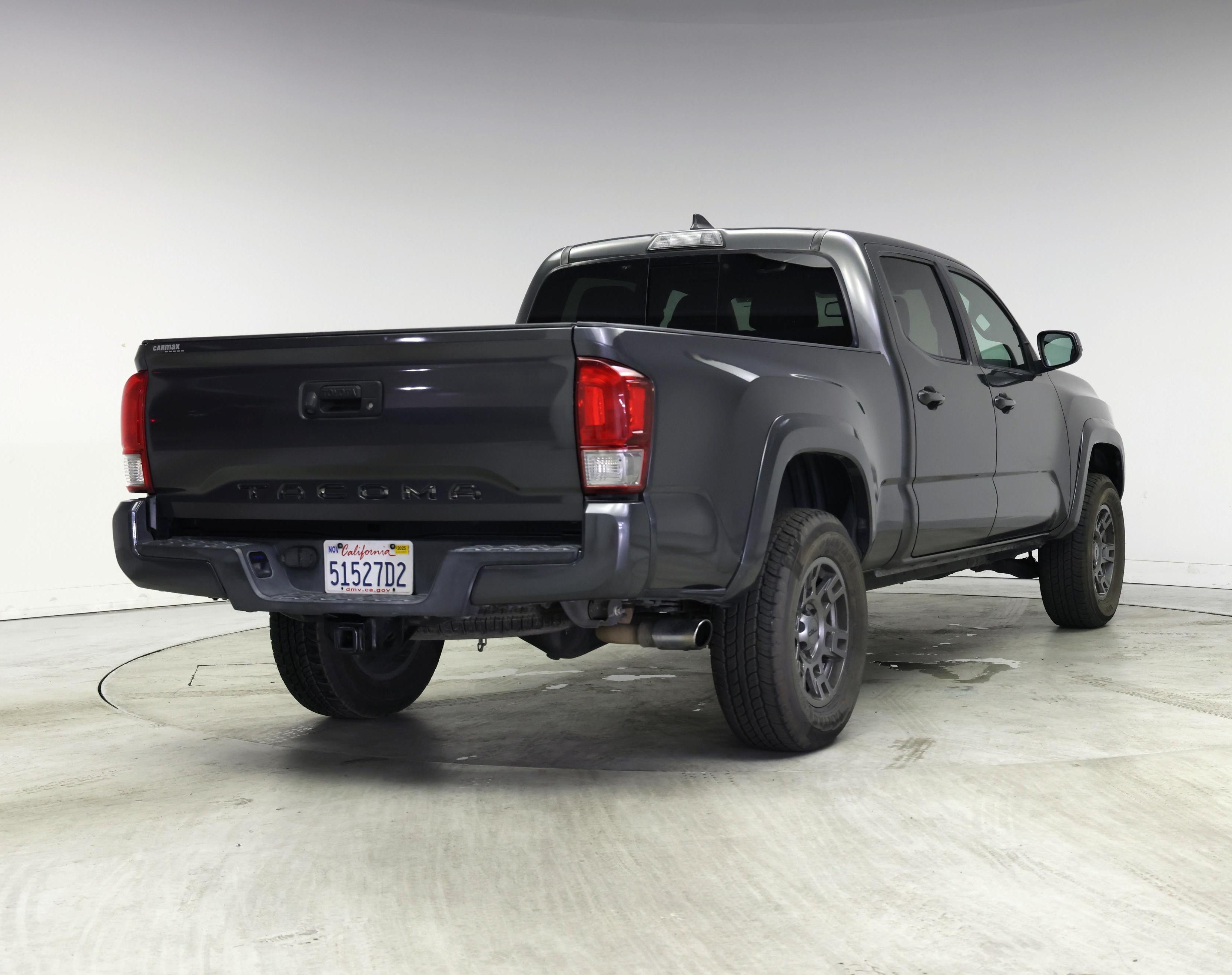 Thumbnail: 2017 Toyota Tacoma - 8