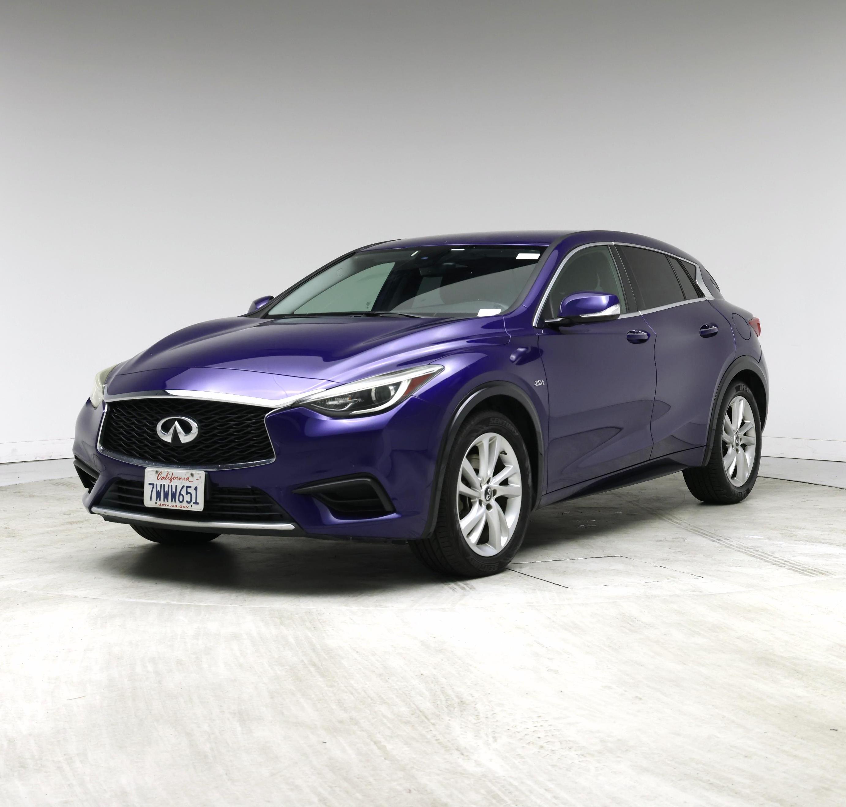 Thumbnail: 2017 INFINITI QX30 - 4