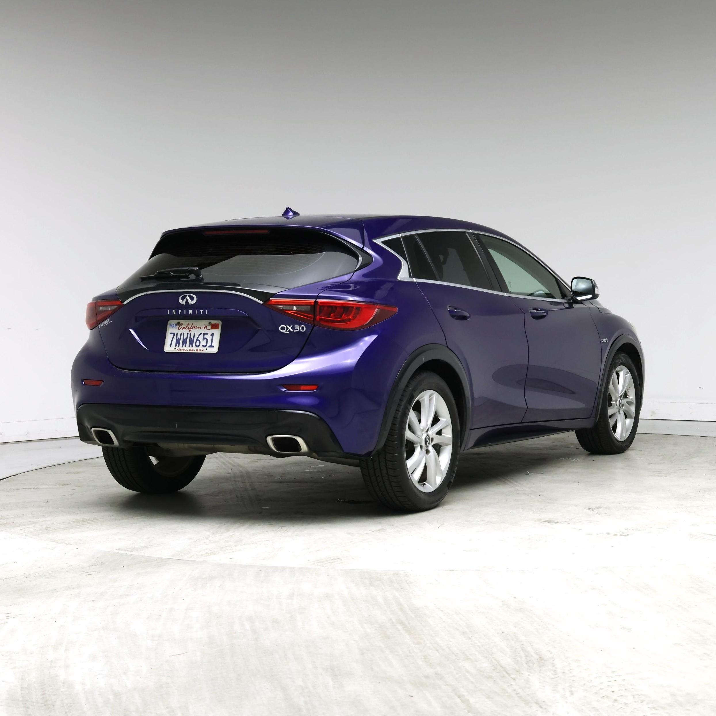 Thumbnail: 2017 INFINITI QX30 - 8