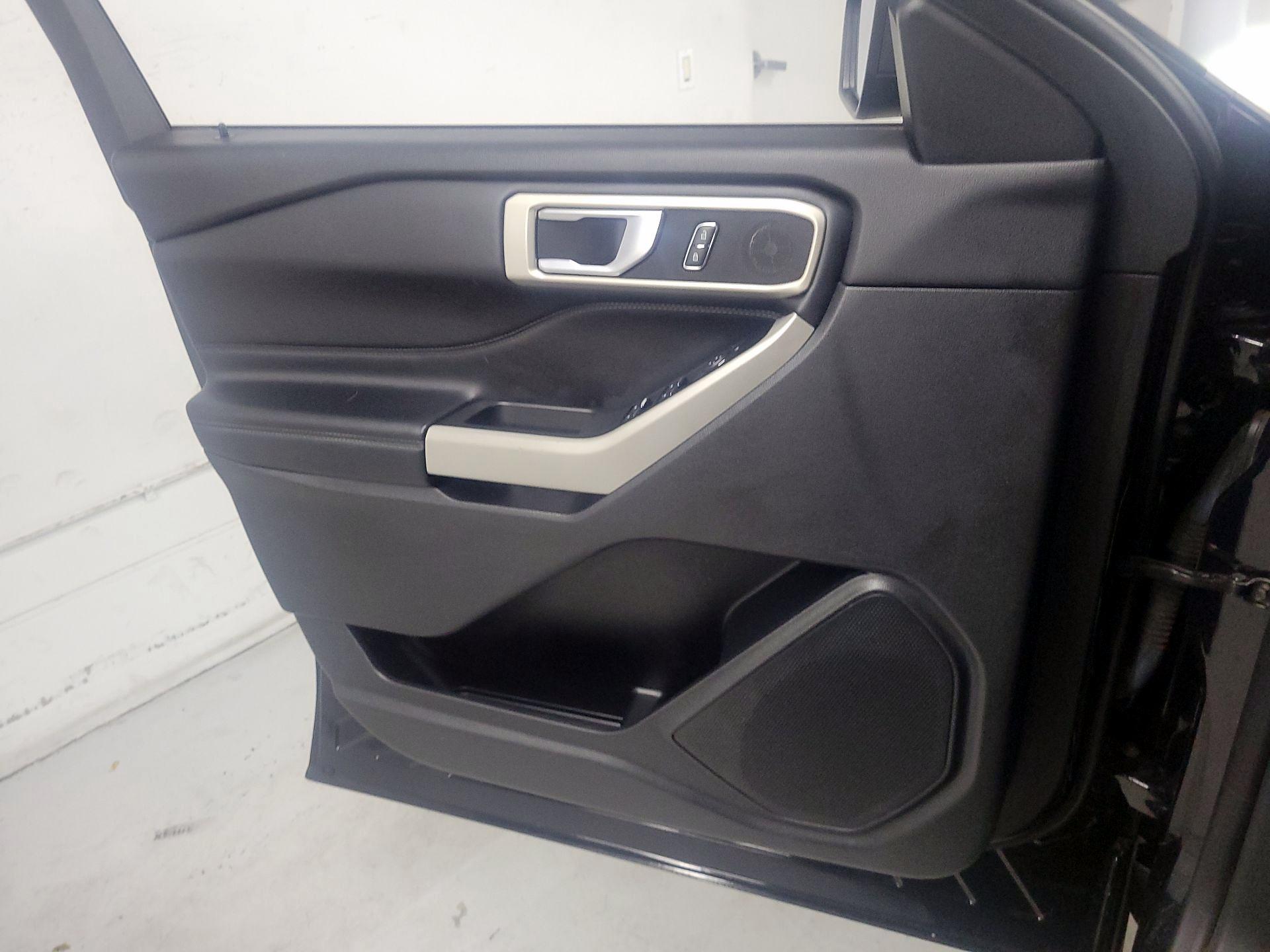 Thumbnail: 2020 Ford Explorer - 12