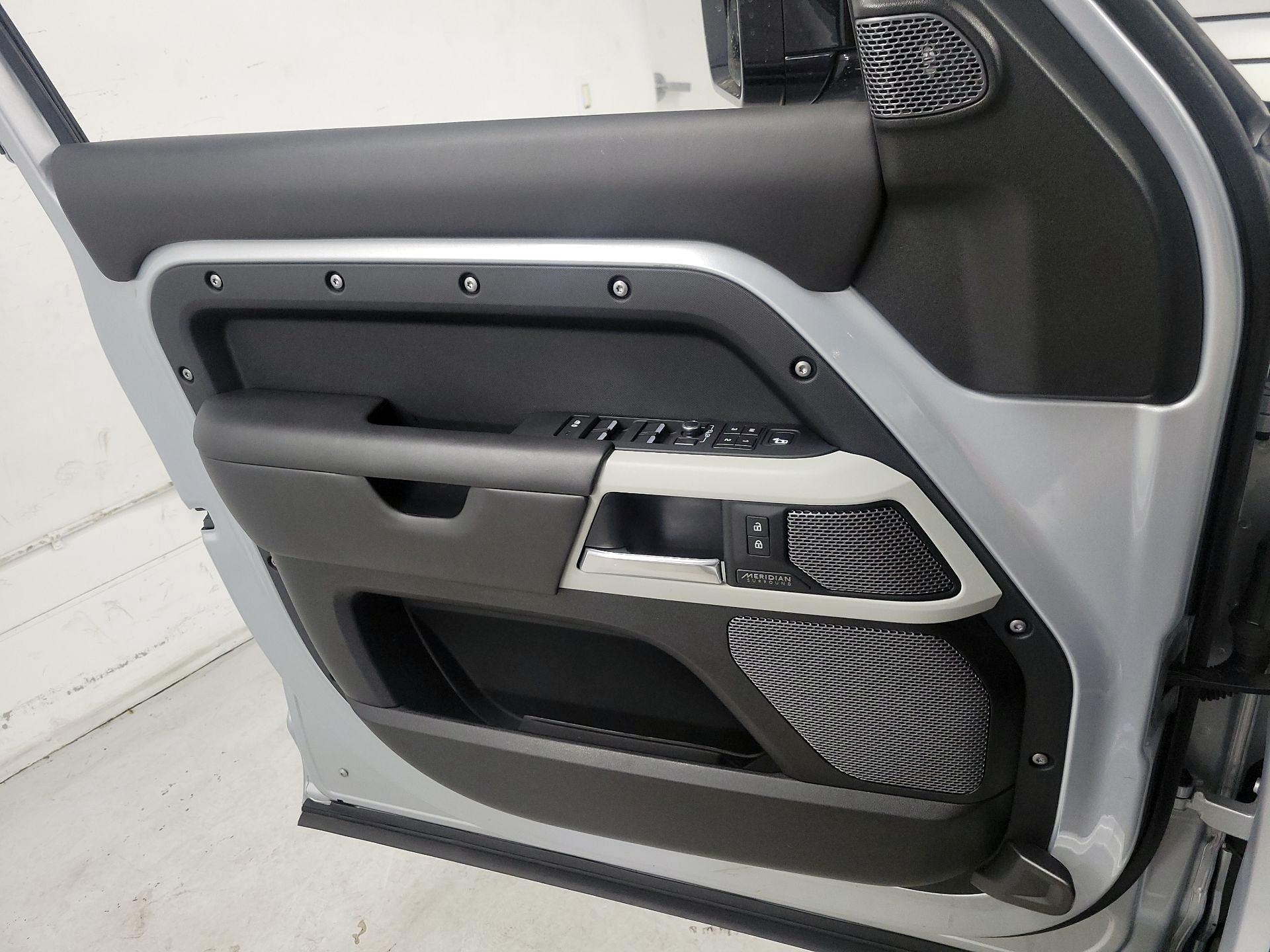 Thumbnail: 2022 Land Rover Defender - 12