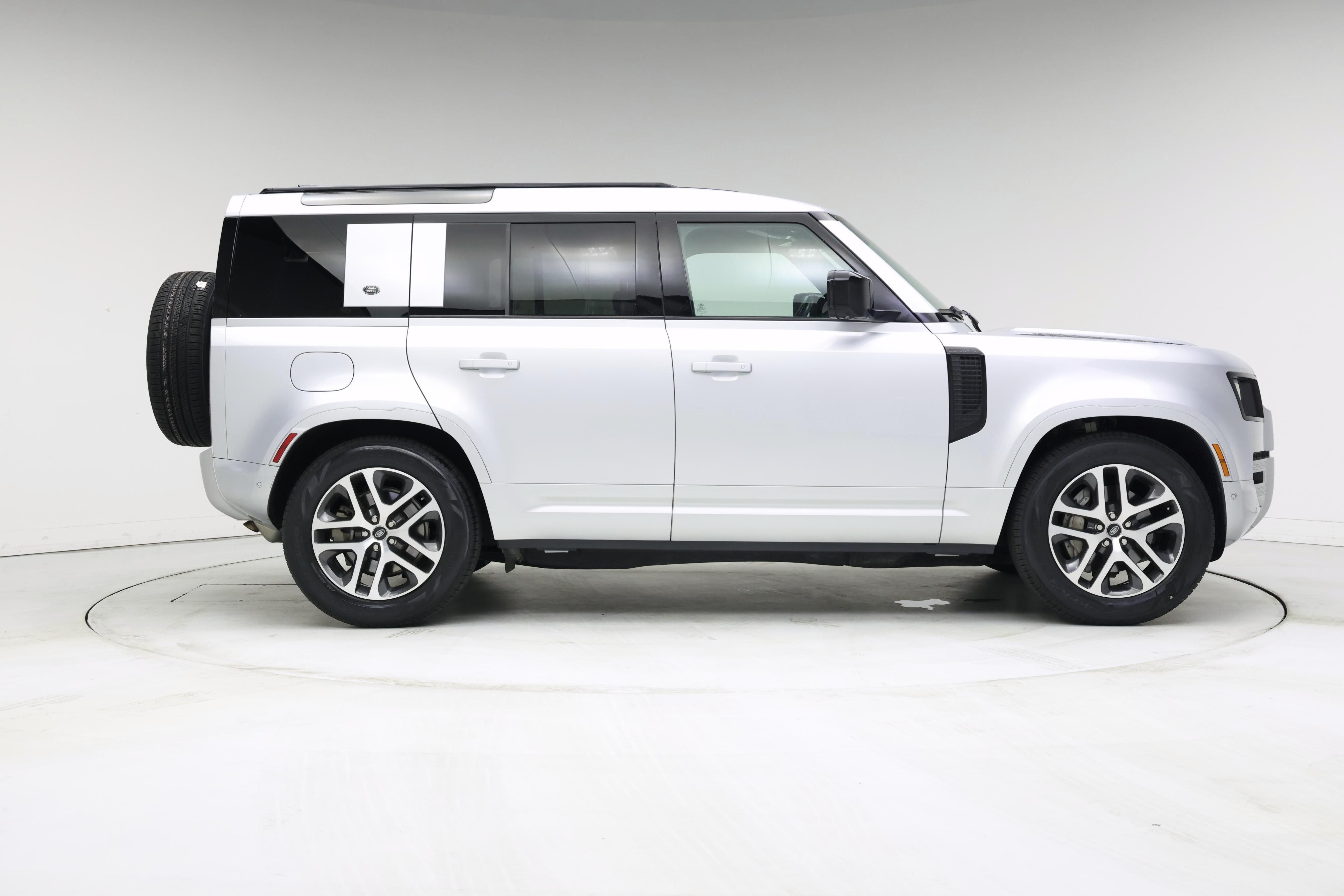 Thumbnail: 2022 Land Rover Defender - 7