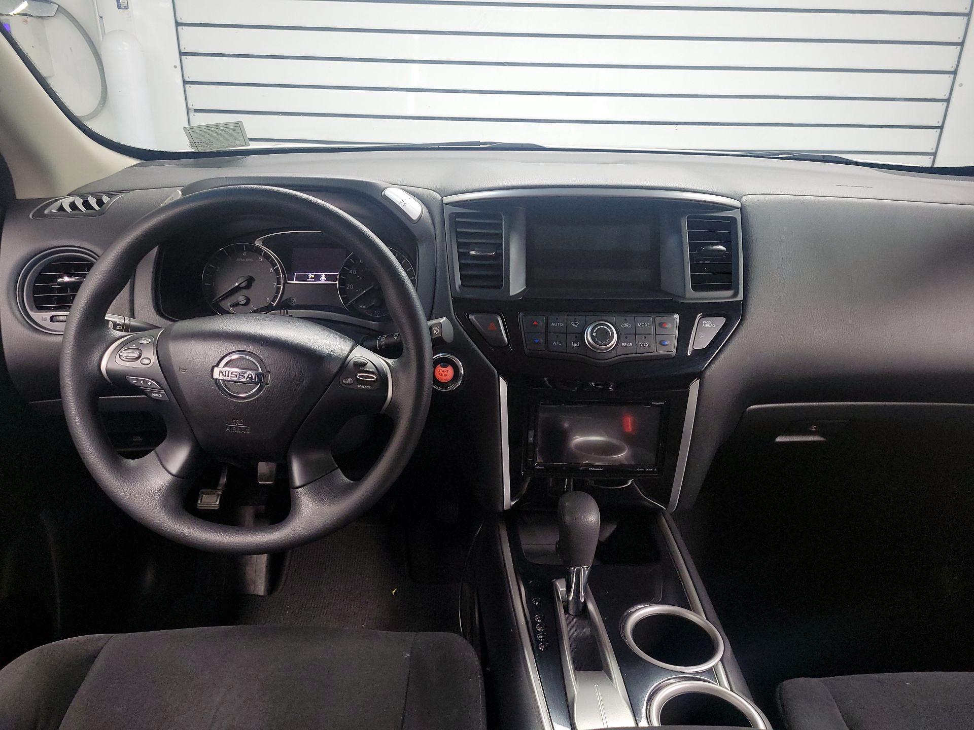 Thumbnail: 2016 Nissan Pathfinder - 9