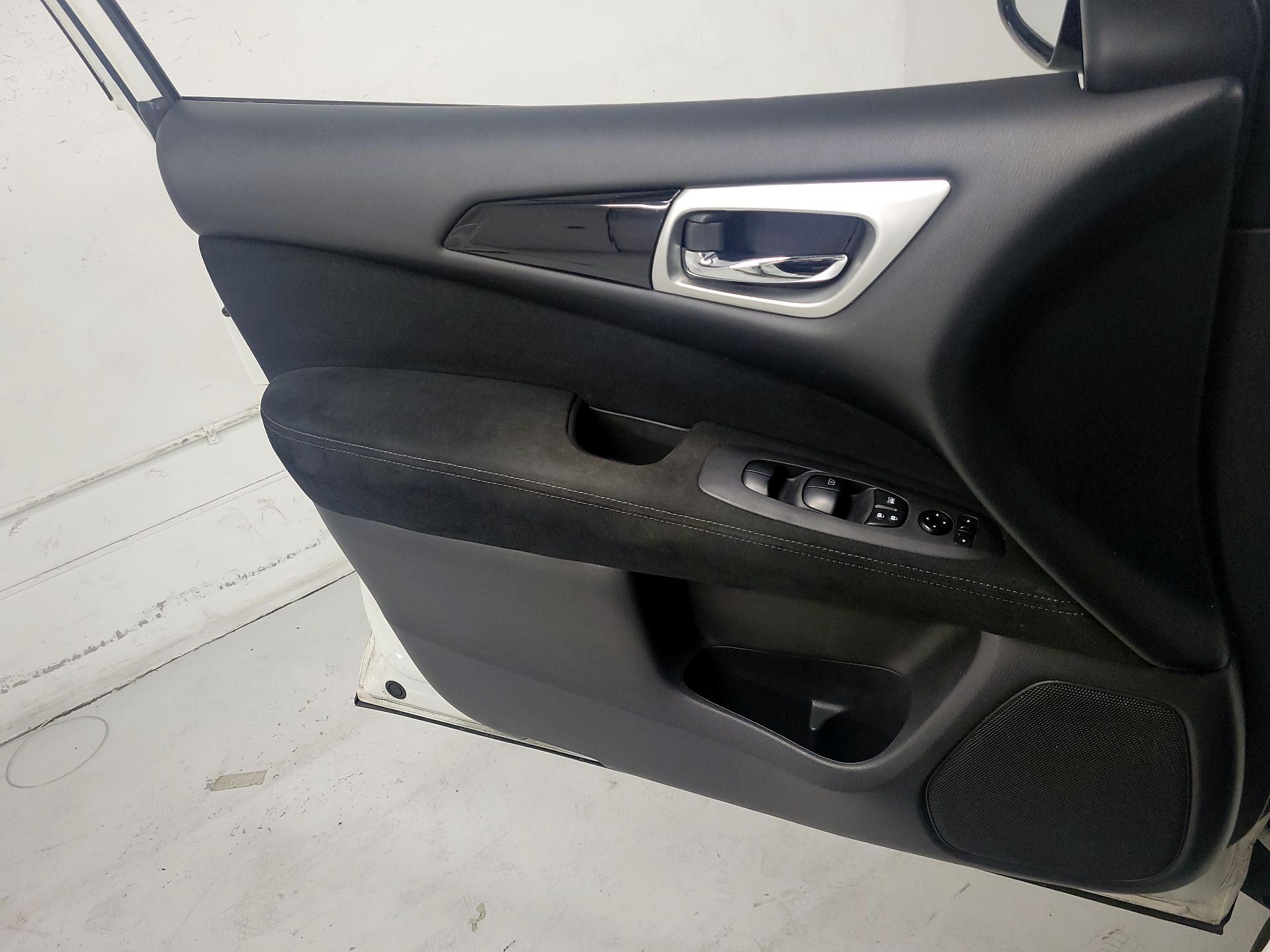 Thumbnail: 2016 Nissan Pathfinder - 12