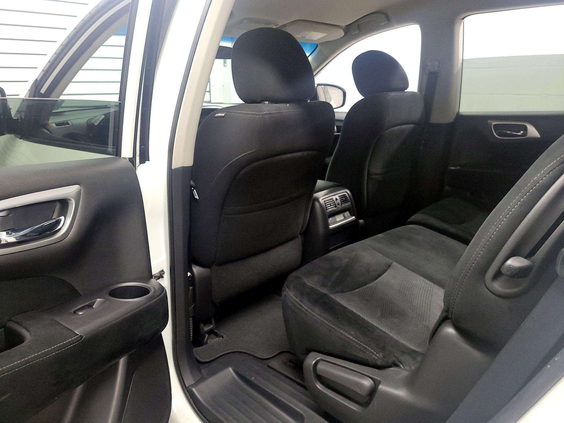 Thumbnail: 2016 Nissan Pathfinder - 18