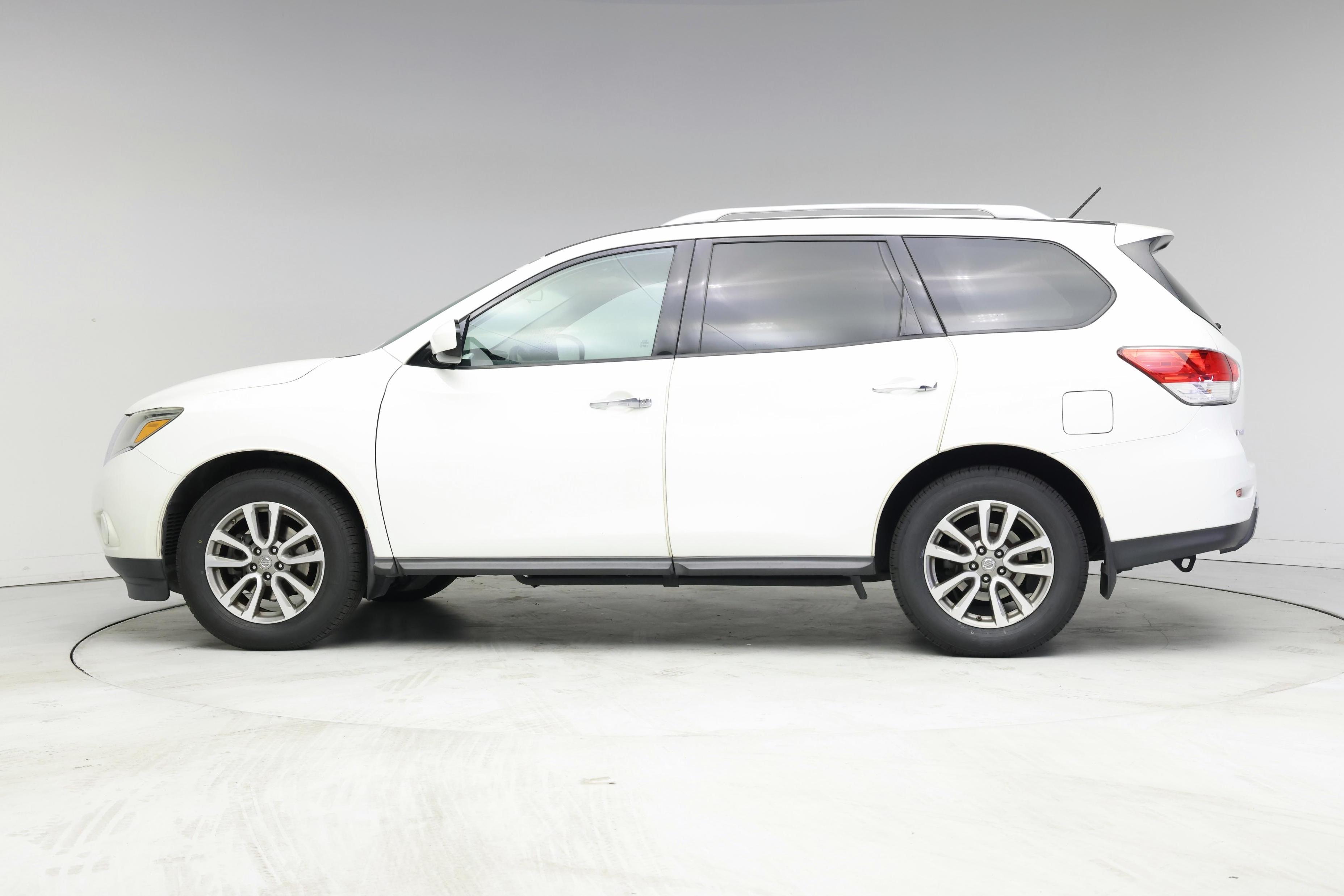 Thumbnail: 2016 Nissan Pathfinder - 3