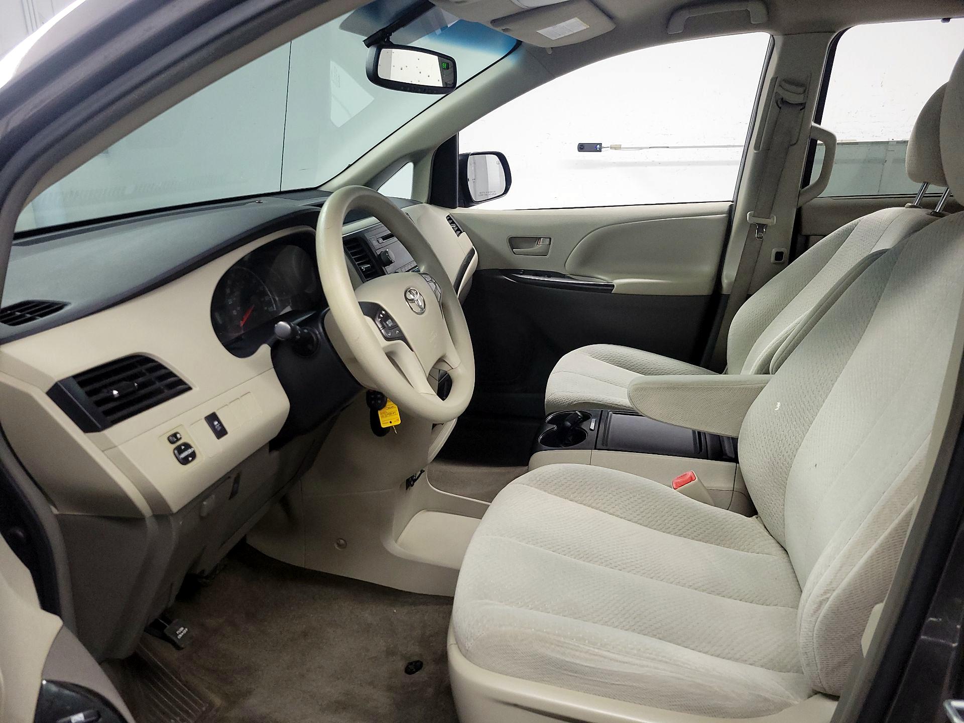 Thumbnail: 2013 Toyota Sienna - 11