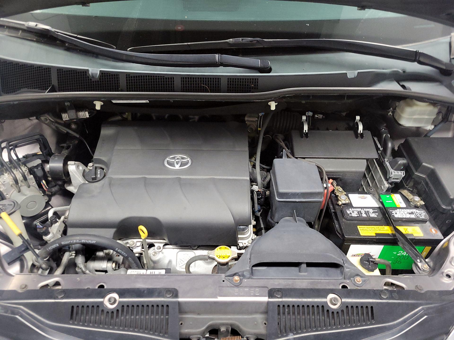 Thumbnail: 2013 Toyota Sienna - 19