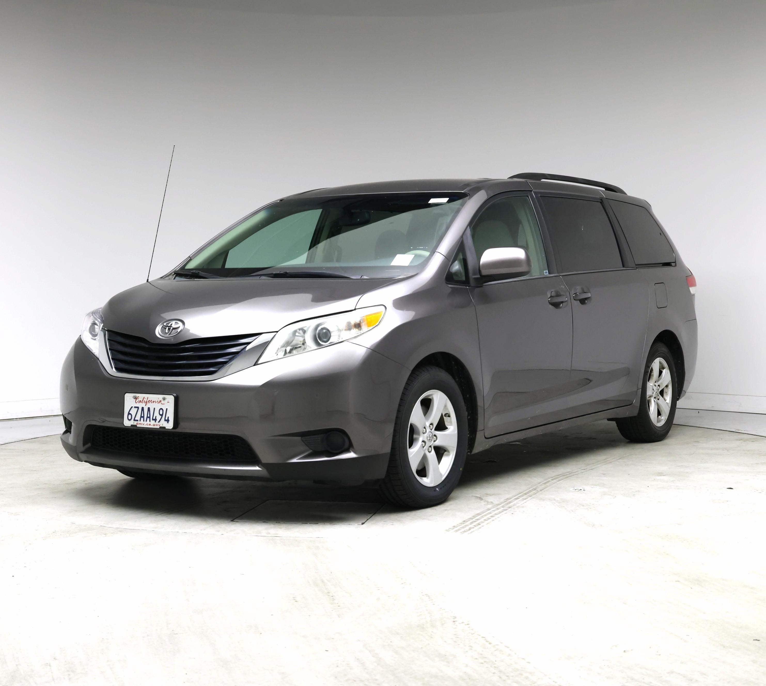Thumbnail: 2013 Toyota Sienna - 4