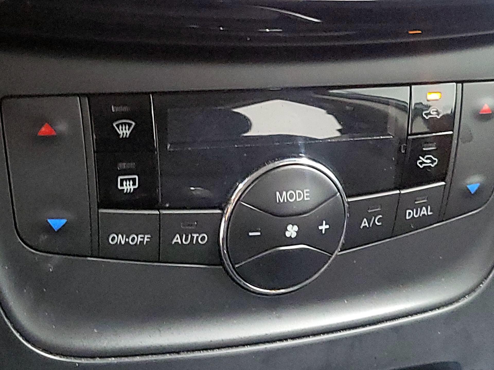 Thumbnail: 2019 Nissan Sentra - 16