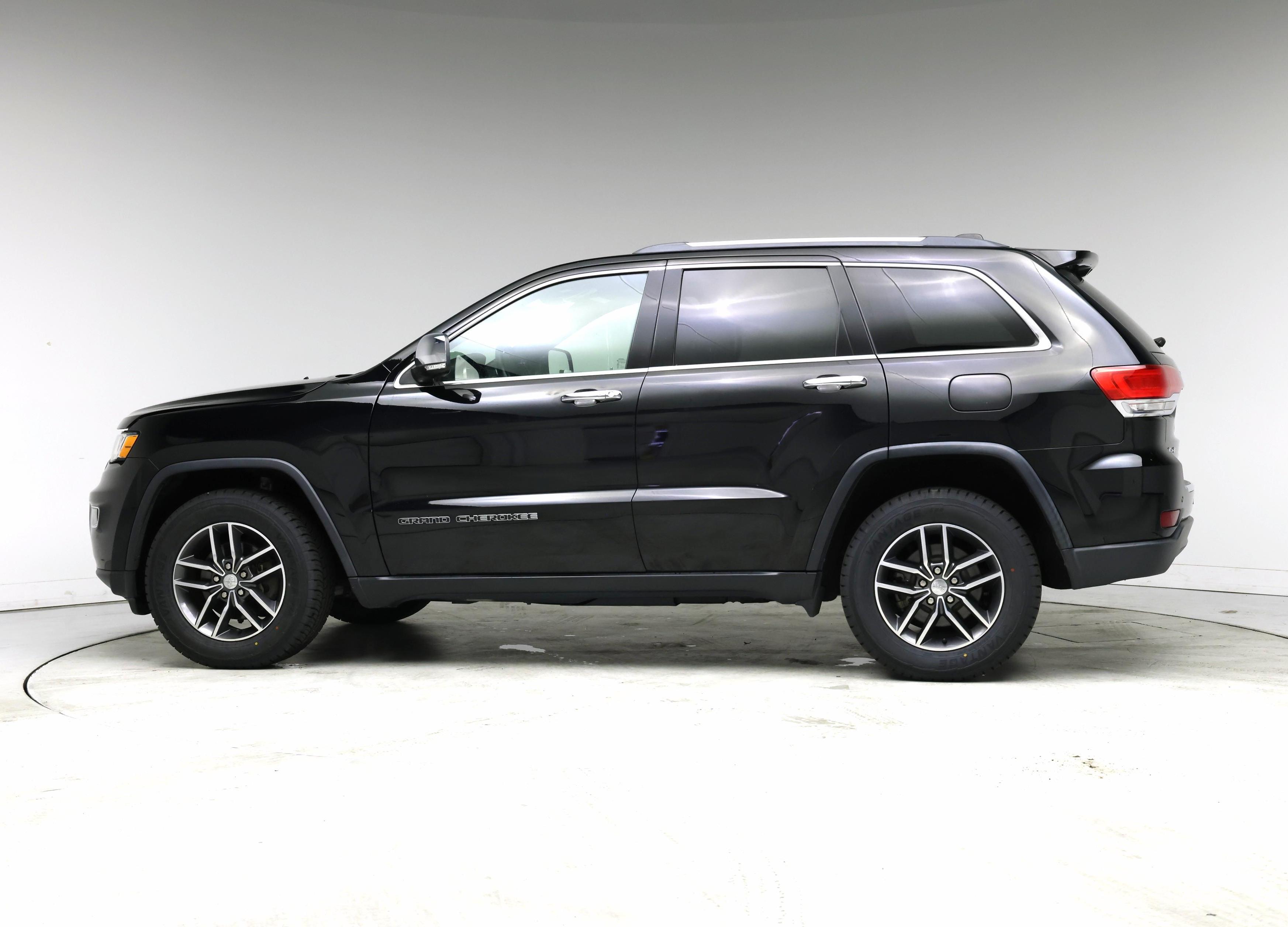 Thumbnail: 2017 Jeep Grand Cherokee - 3