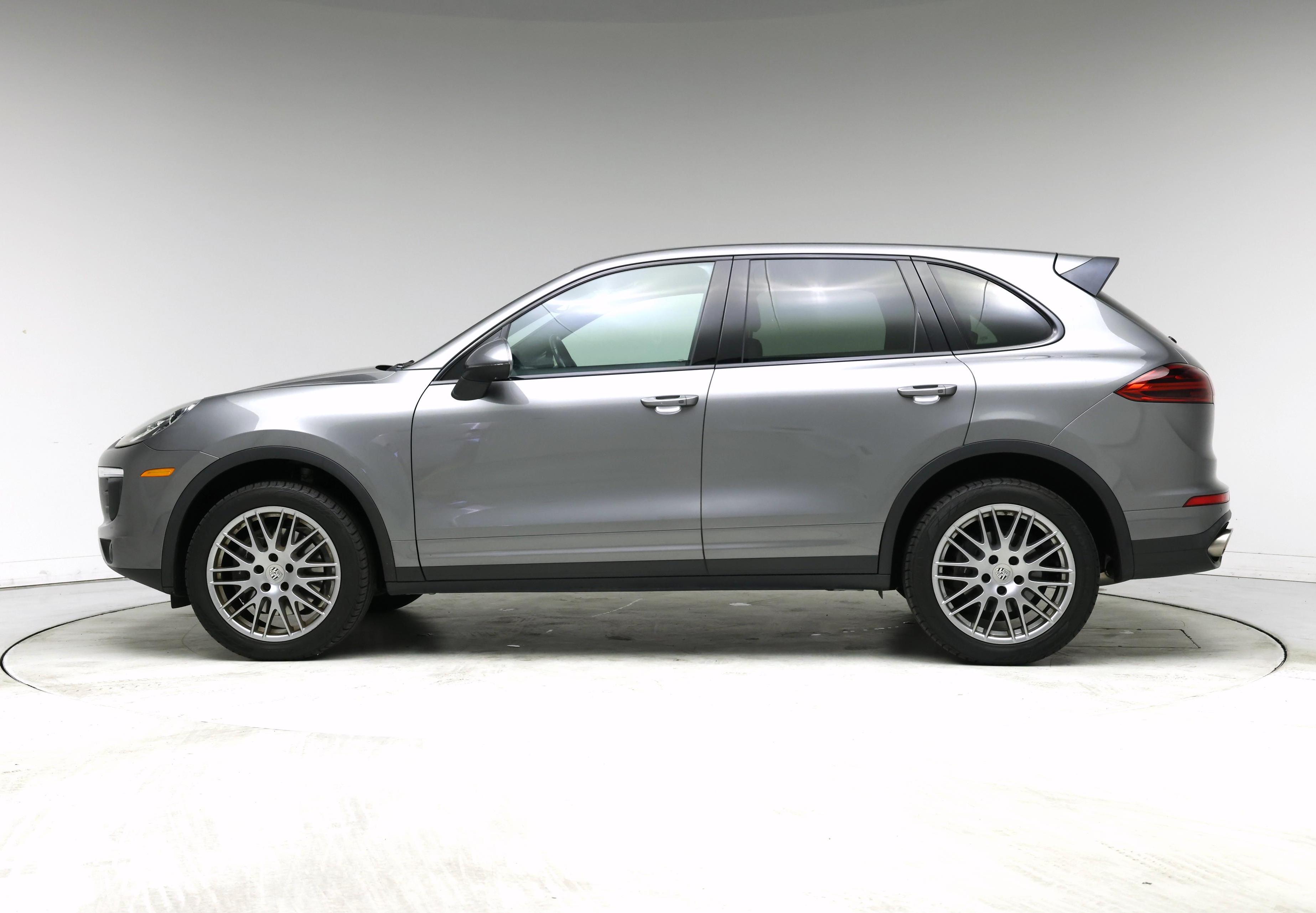 Thumbnail: 2018 Porsche Cayenne - 3