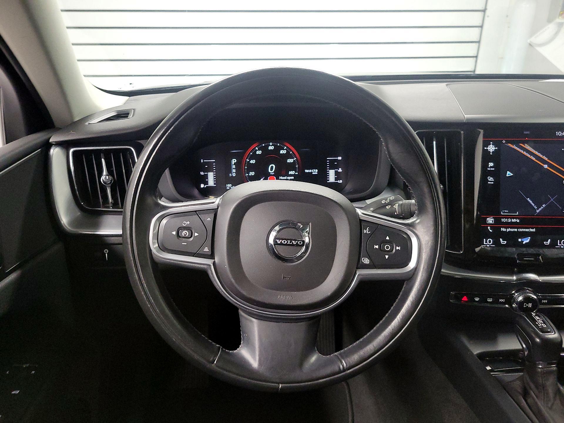 Thumbnail: 2018 Volvo XC60 - 10