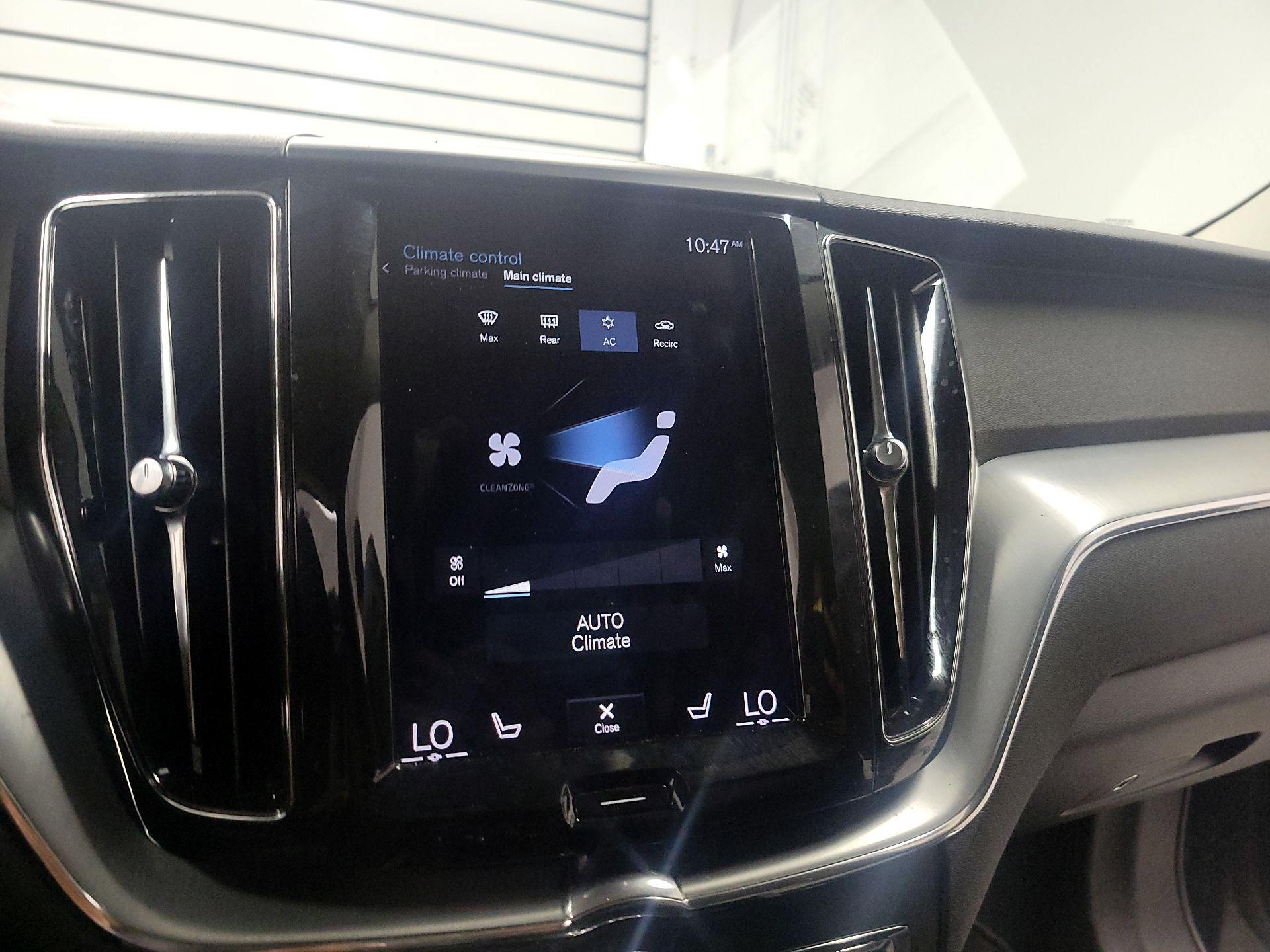 Thumbnail: 2018 Volvo XC60 - 17