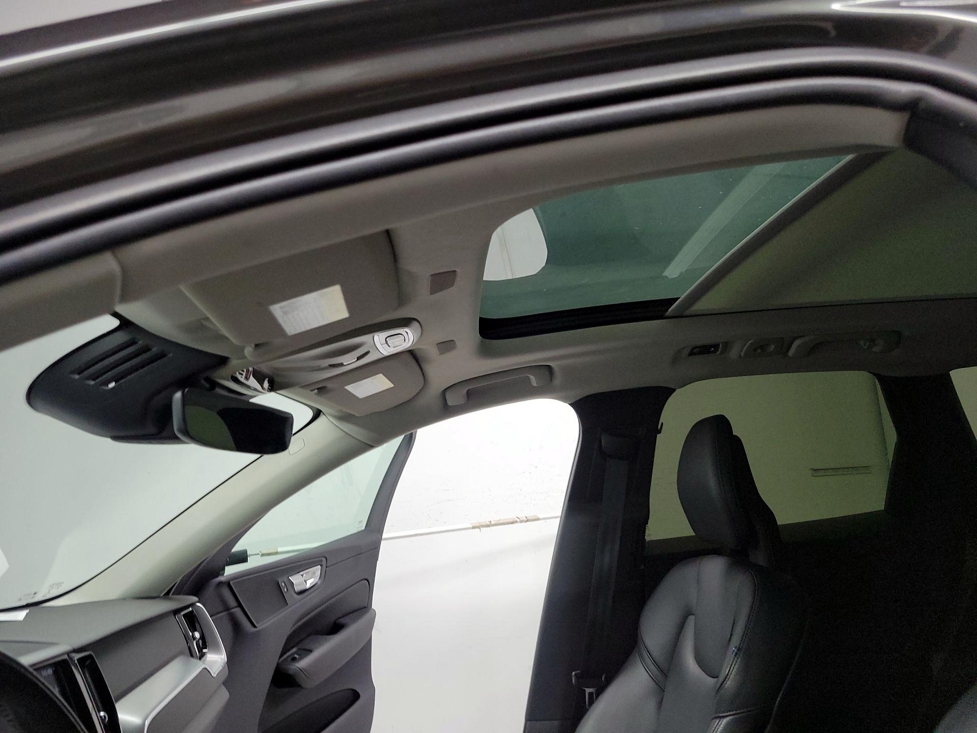 Thumbnail: 2018 Volvo XC60 - 20