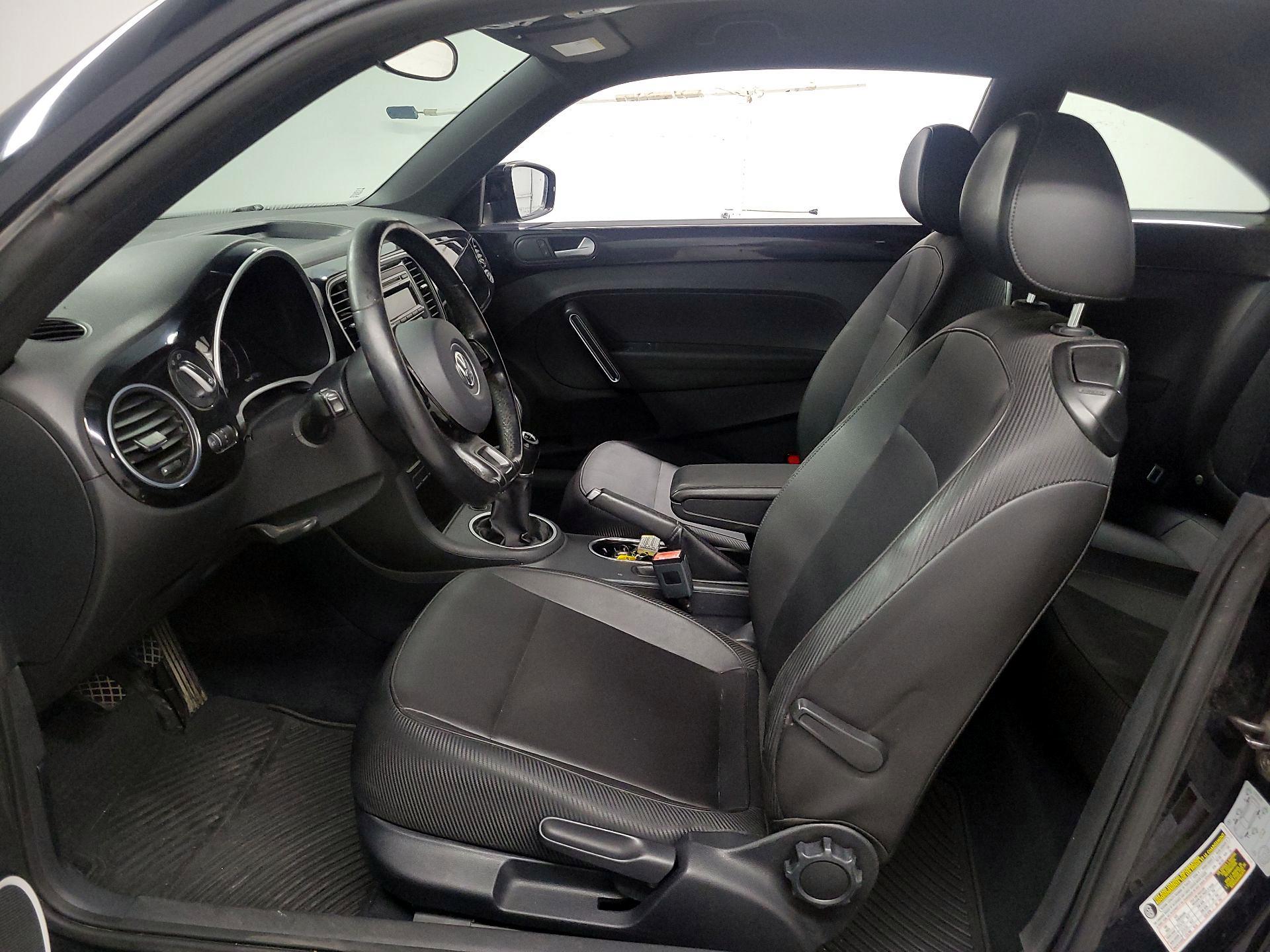 Thumbnail: 2015 Volkswagen Beetle - 11