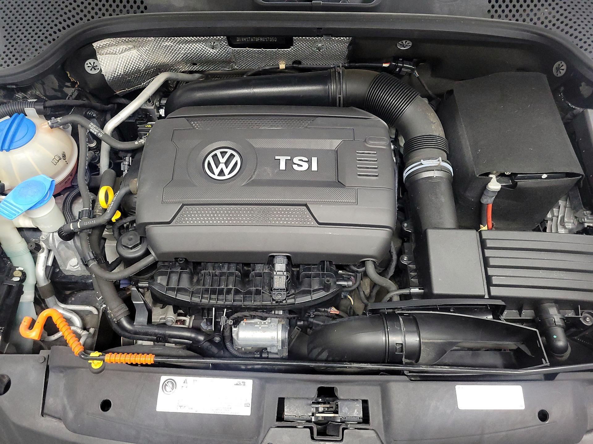 Thumbnail: 2015 Volkswagen Beetle - 17