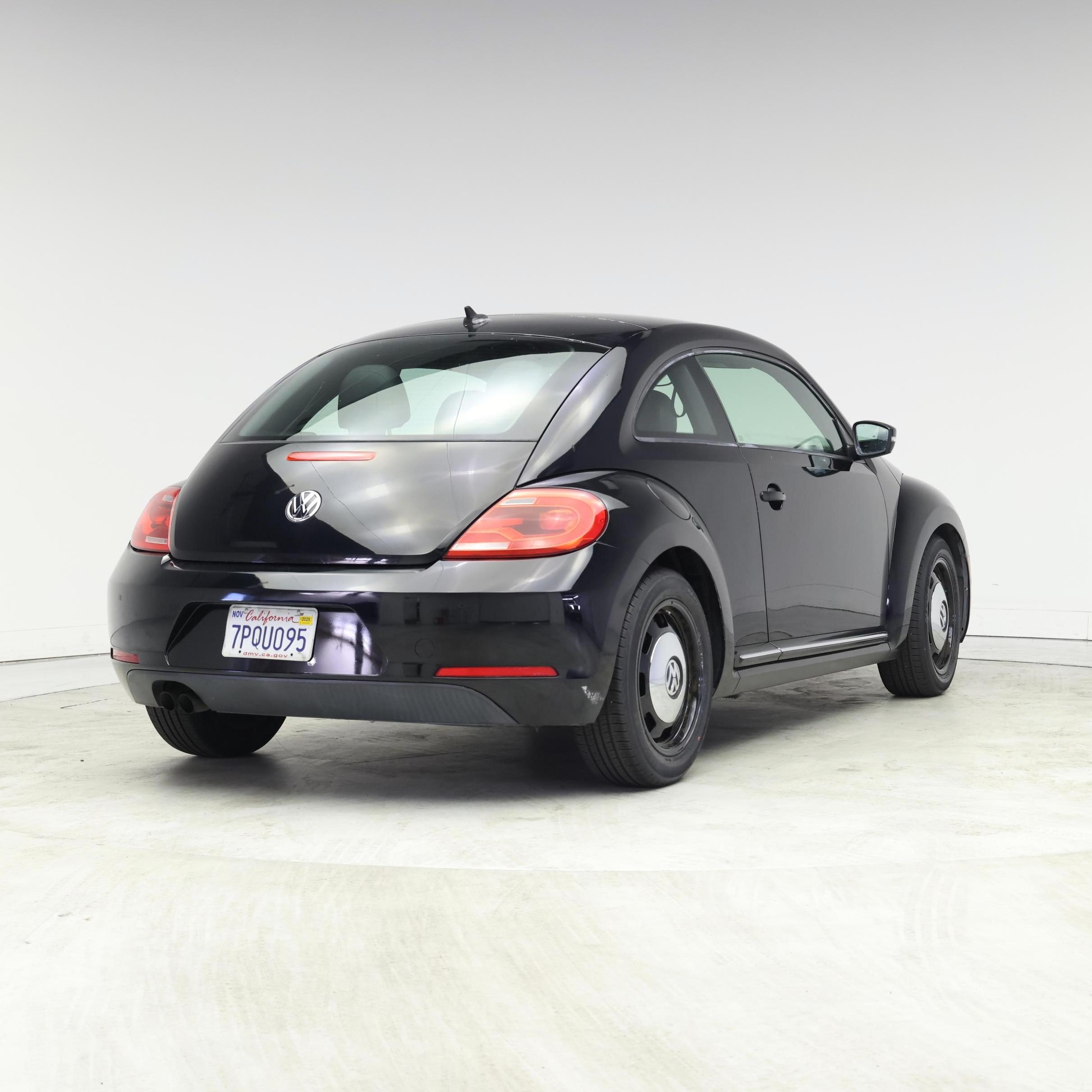 Thumbnail: 2015 Volkswagen Beetle - 8