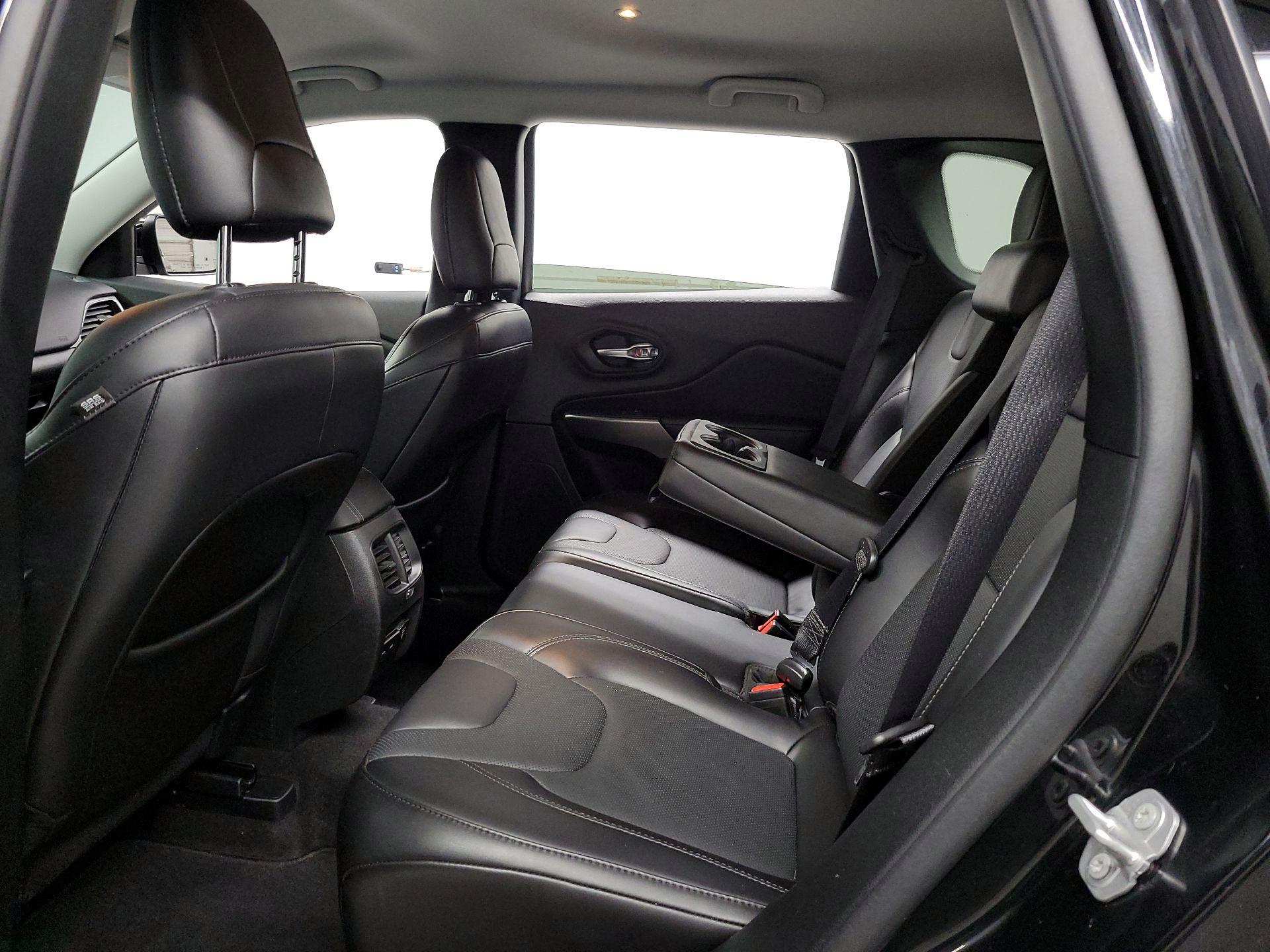 Thumbnail: 2020 Jeep Cherokee - 17