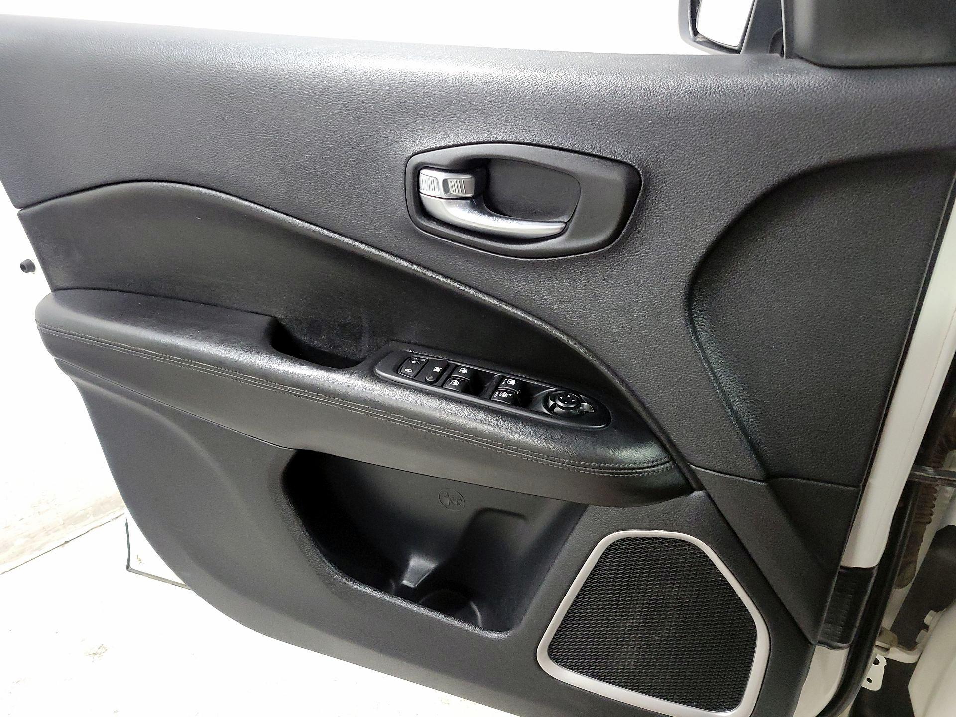 Thumbnail: 2020 Jeep Compass - 12